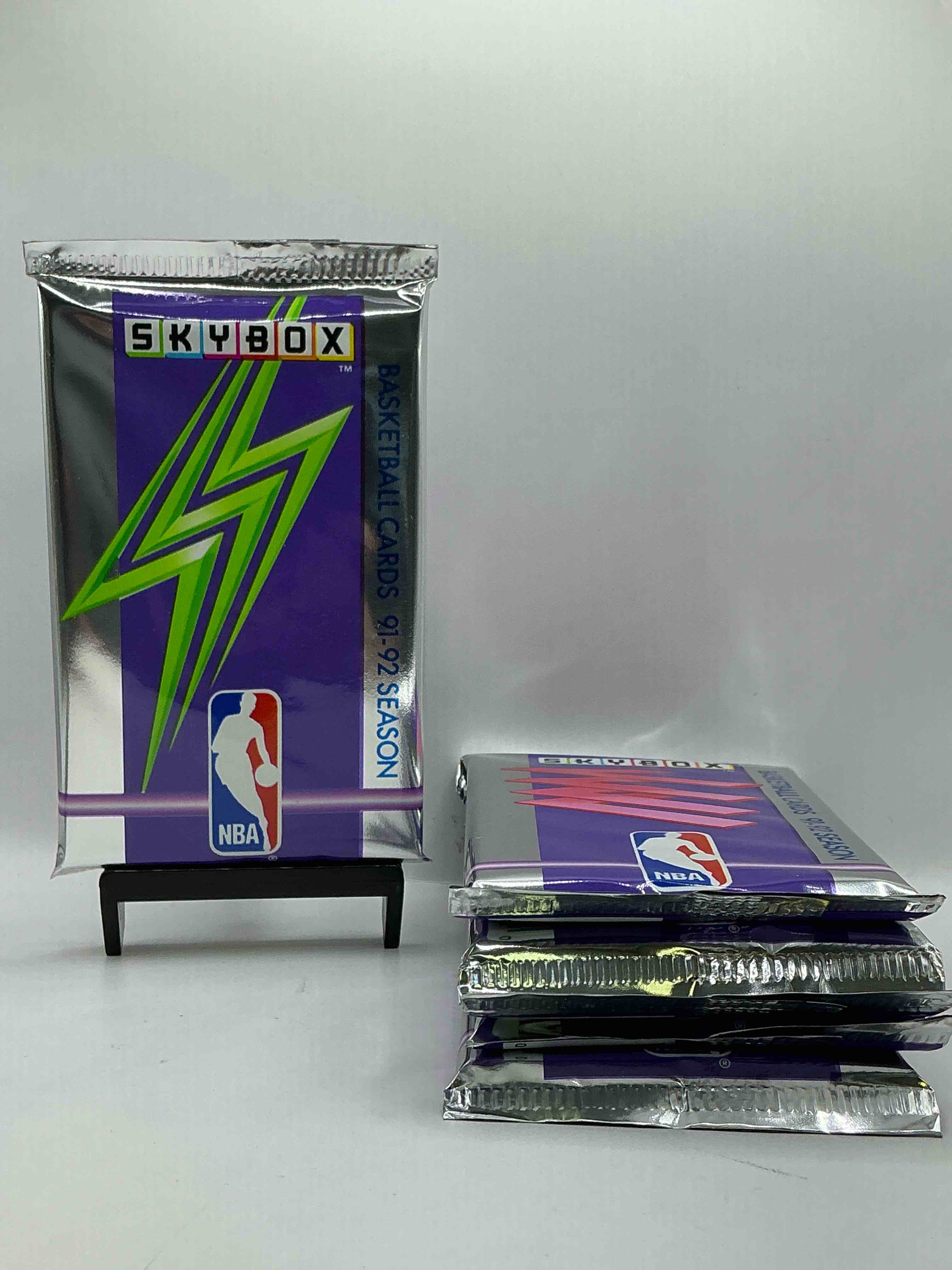 Basketball Wow! Rare 1991/92 NBA Skybox Sealed Card Pack, Direct From Original Sealed Retail Case! So Many Awesome Cards To Search For Like Team USA Card (PSA 10 Value $500), #544 Team USA 1 Card (PSA 10 Value $300), Michael Jordon #39 (PSA 10 Value $150) & Too Many Other Great Cards To List! Hard To Find, Excellent Like-New Condition!