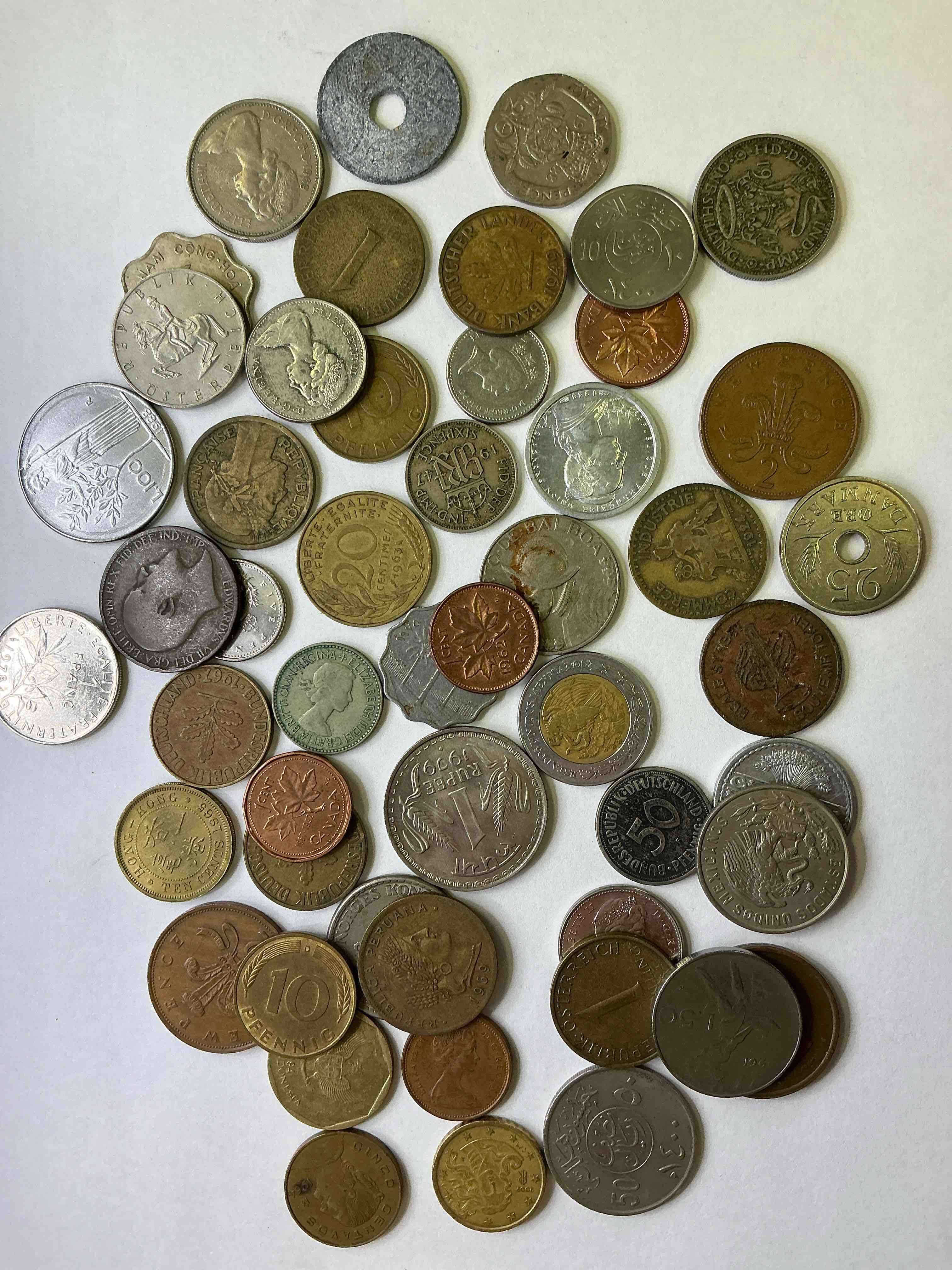 World Coins, Antique & Vintage! Each Lot Is Unique! Many Different Years, Countries, Sizes & Exotic Places. This Cool Collection Of Antique Coins From Around The World Is Loads Of Fun! Have Fun Identifying Each Coin & Country As A Great Educational Tool! A Great Investment Too!