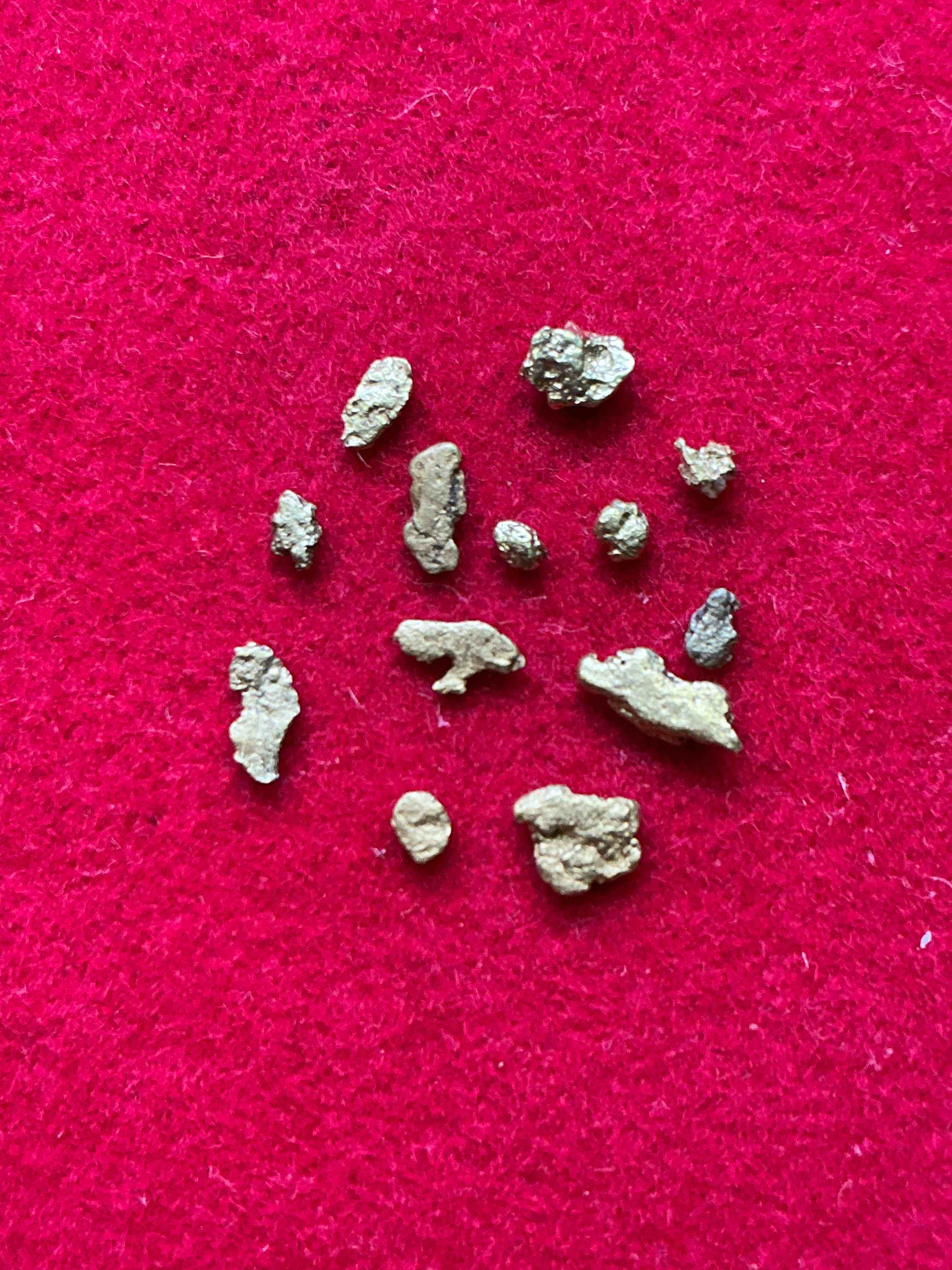 Genuine Gold Nuggets! Gold Nuggets Fresh From Prospecting North Carolina Mountains, Total Weight Of All Nuggets Is Approximately .5 Grams. These Gold Nuggets Typically Test At Between Approx 22-24 Karat. Gold In Raw, Prospected Form Is Extremely Hard To Find & Much Rarer Than Any Refined Form. Get In On The Gold Craze... Gold Has Increased In Value Over 40% In 2025 Alone! U.S. Dime For Size Reference Only (not included). Gold Vile In Image Included. Own Genuine, Gold Nuggets!