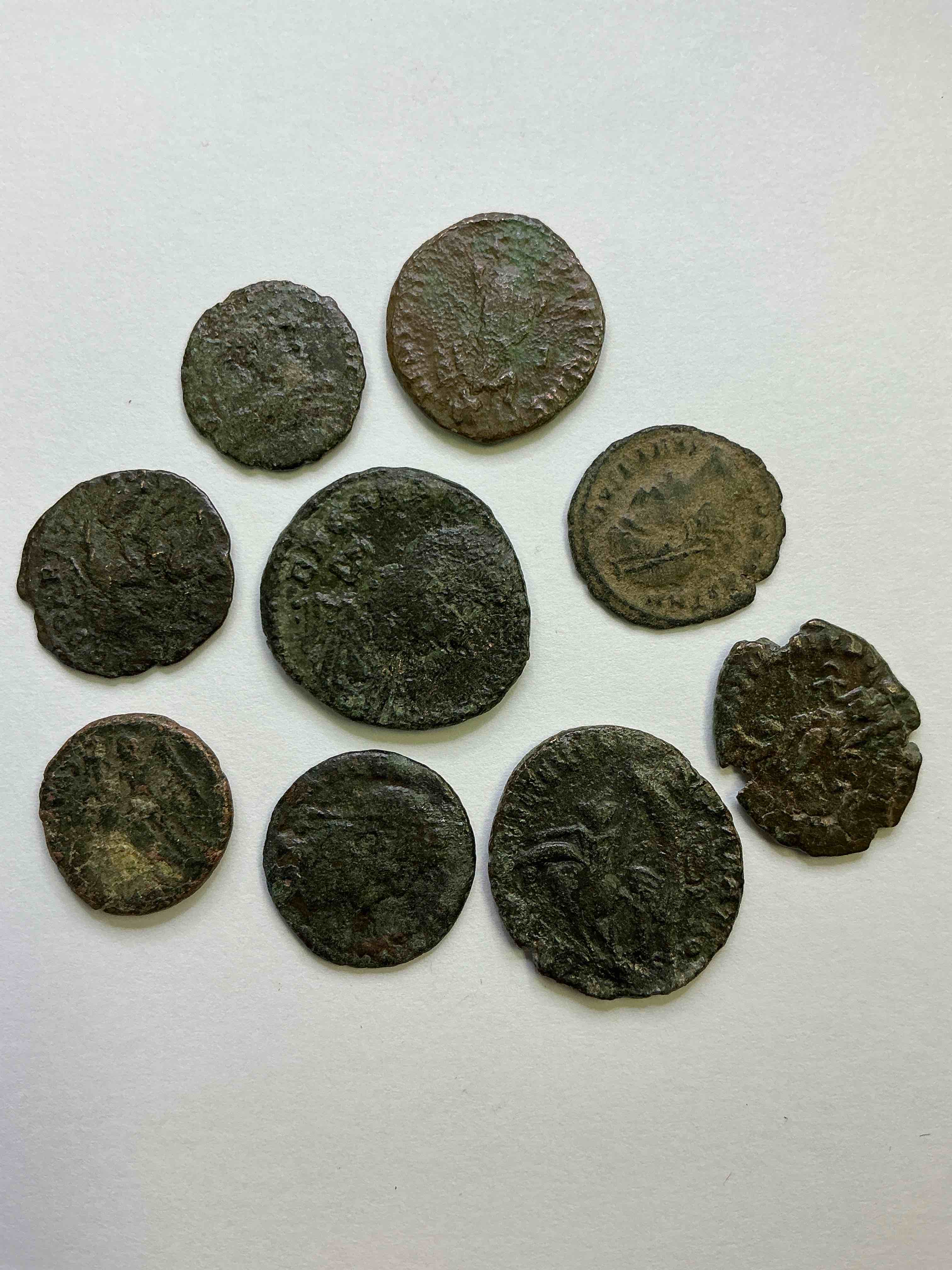 Ancient Roman Coins! 1,600-1700 YEARS OLD Approximately! Check Out These Amazing Authentic Pieces Of History, Ancient Roman Bronze Coins From The Approx 300 to 400 A.D Era... Serious Pieces Of History & Serious Colléctor Items! Own Authentic Pieces Of Ancient History!