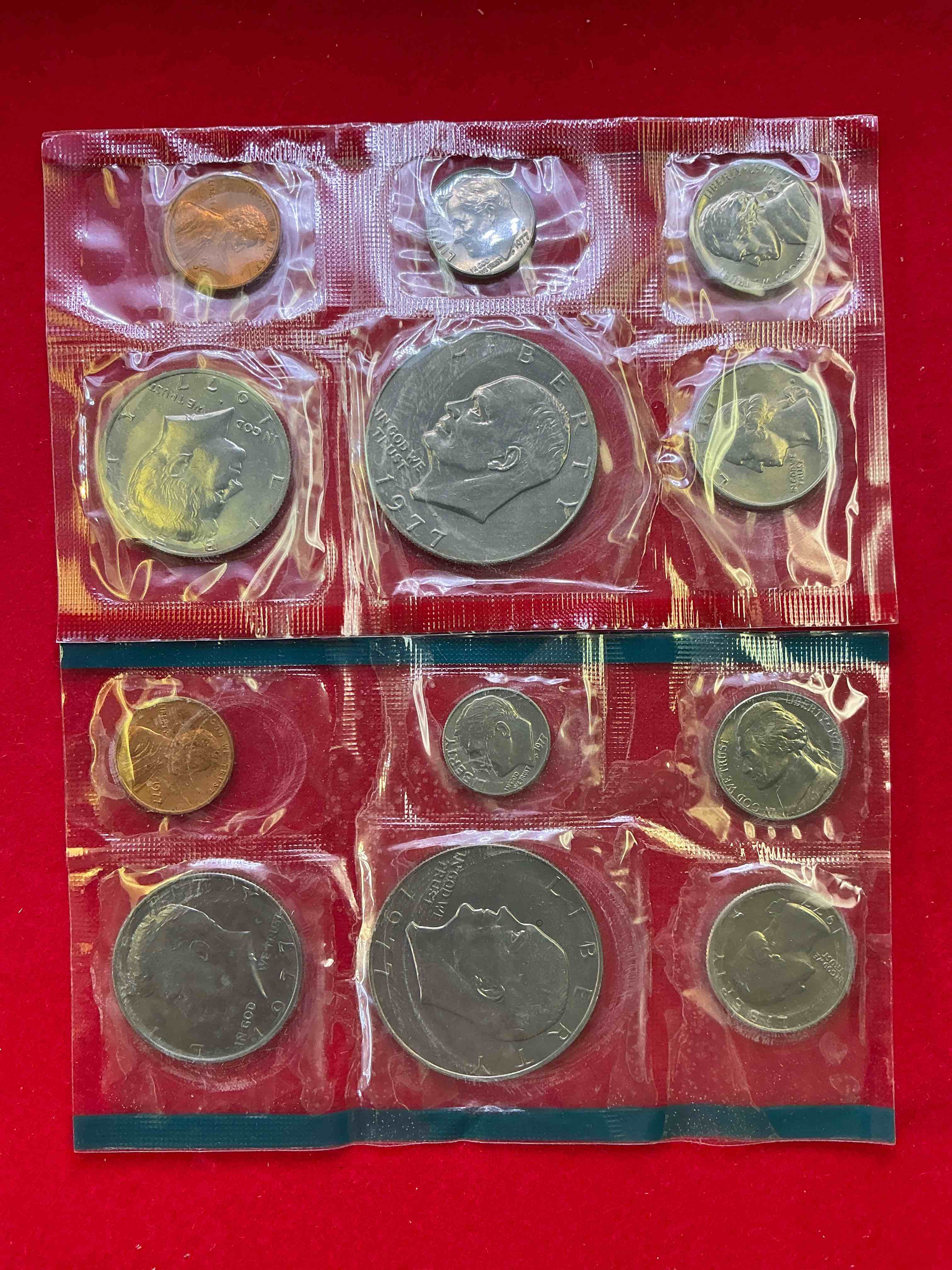 Uncirculated 1977 Mint Set! 12 Coin Set, Including Ike Dollars, Half Dollars, Quarters, Dimes, Nickels & Pennies! Insane Mint Set From The Late 70’s!