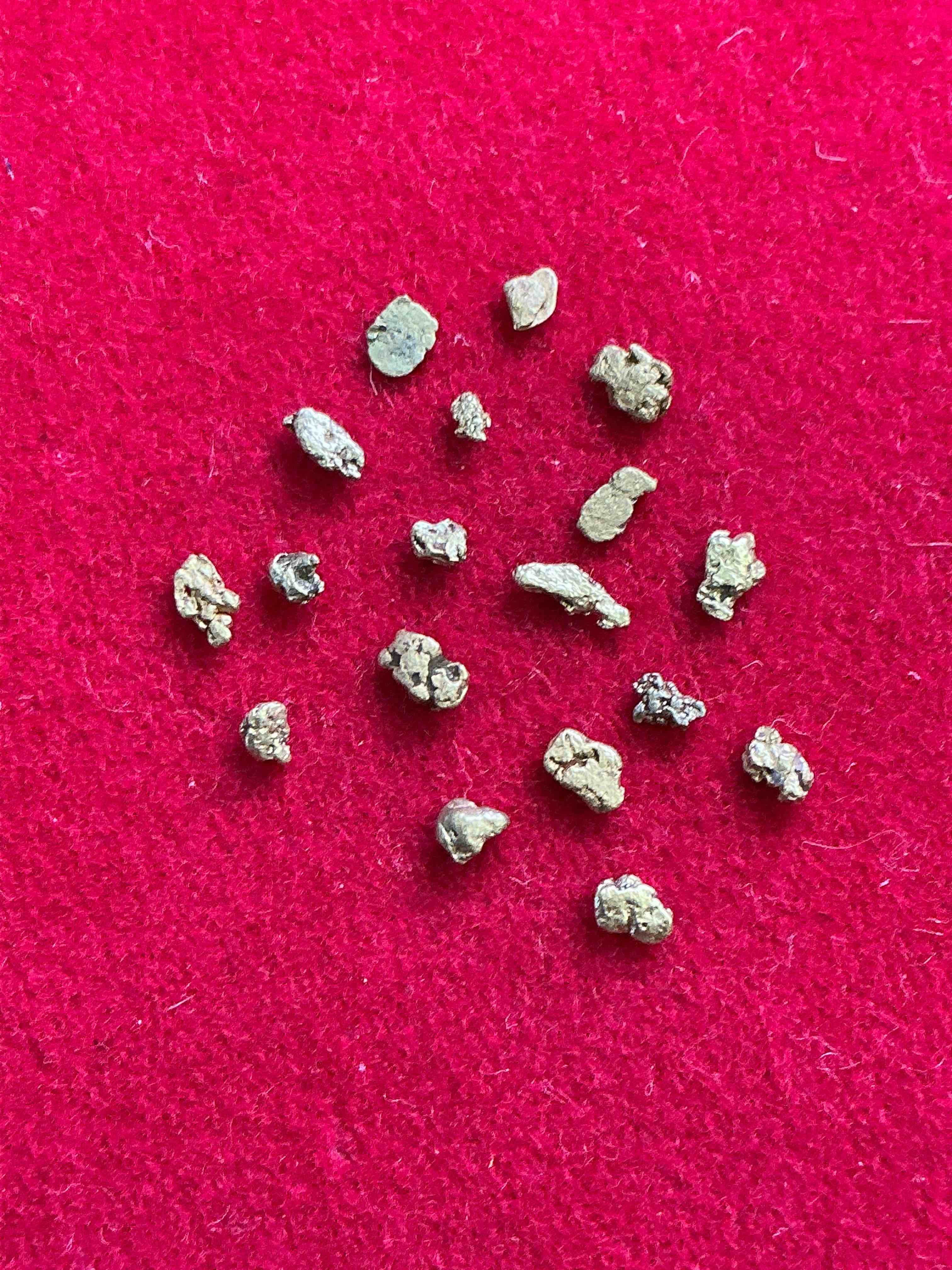 Genuine Gold Nuggets! Gold Nuggets Fresh From Prospecting North Carolina Mountains, Total Weight Of All Nuggets Is Approximately .5 Grams. These Gold Nuggets Typically Test At Between Approx 22-24 Karat. Gold In Raw, Prospected Form Is Extremely Hard To Find & Much Rarer Than Any Refined Form. Get In On The Gold Craze... Gold Has Increased In Value Over 40% In 2025 Alone! U.S. Dime For Size Reference Only (not included). Gold Vile In Image Included. Own Genuine, Gold Nuggets!