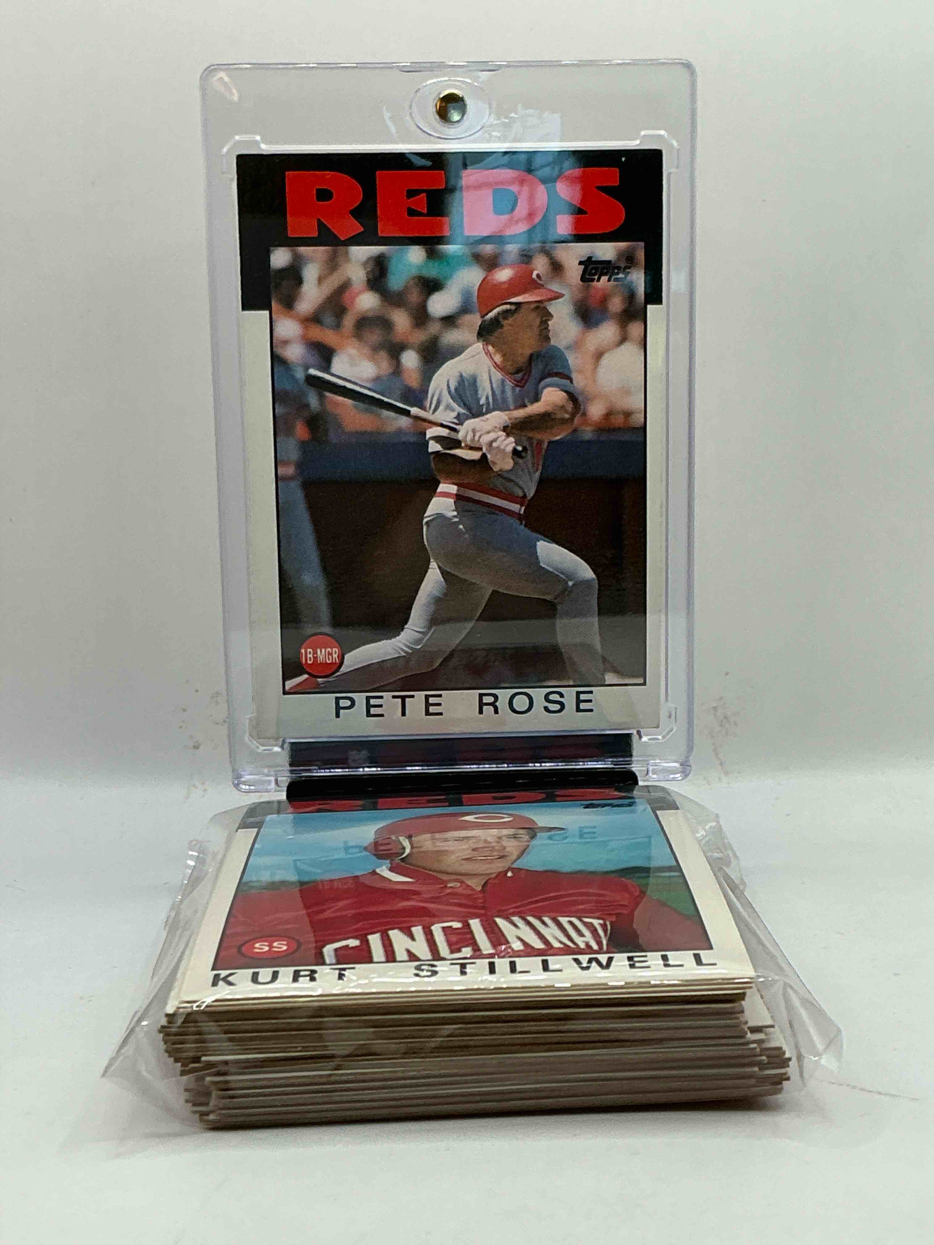 1986 Topps Baseball REDS Complete Set! 33 Card Reds Set, Including Multiple Pete Rose Cards! Legends Like Pete Rose, Eric Davis & So Many More! Perfect For Any Reds Fan! These Cards Are Rare & Hard To Come By!