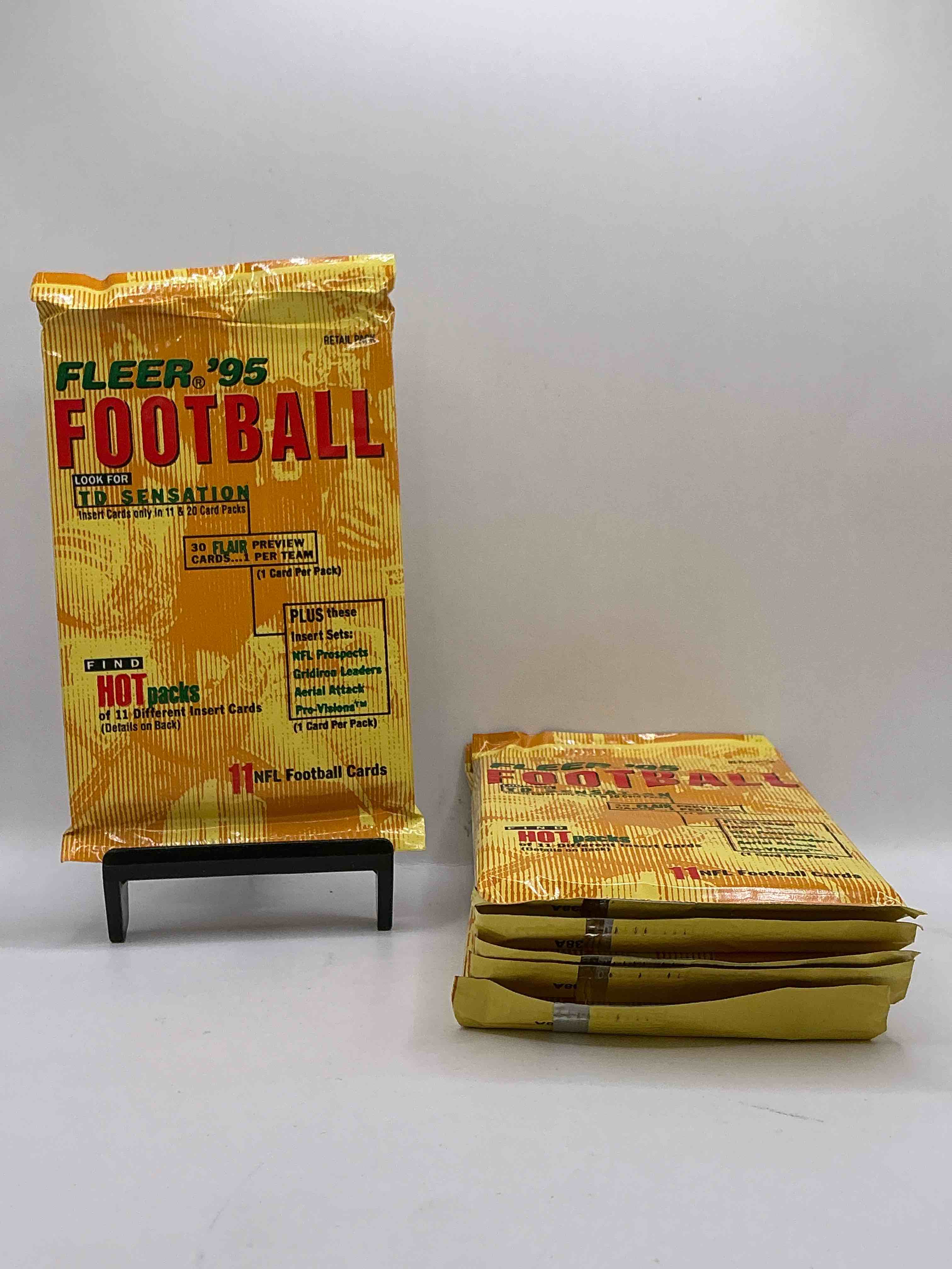 1995 Fleer Football! So Many Cool Inserts Possible! Look For Hot Packs, TD Sensation, Prospects, Gridiron, Aerial Attack, Pro Vision & More! Search For Legends Rookies, Heroes & More! 