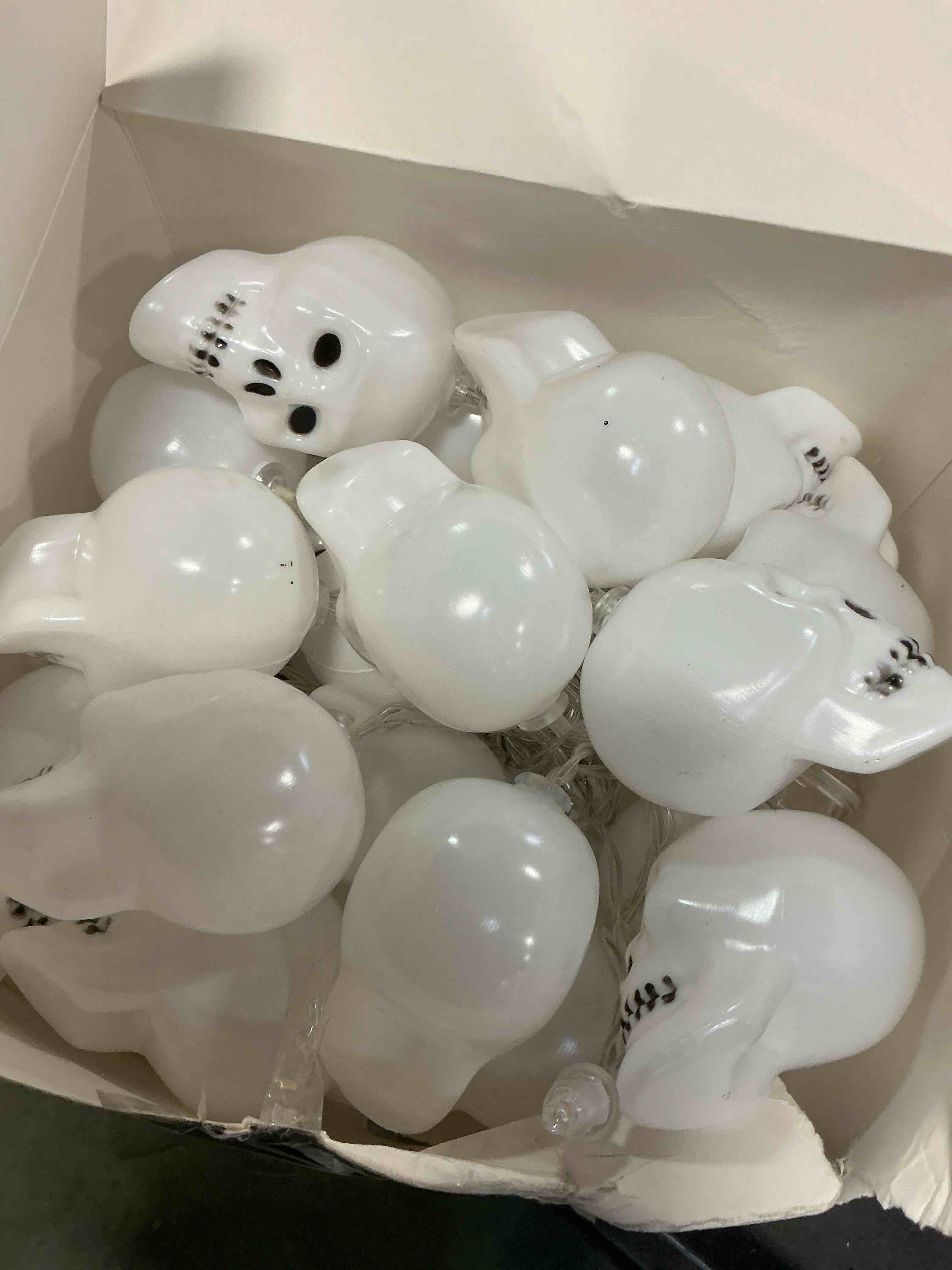 ILLUMINEW HAPPY HALLOWEEN SKULL LED LIGHTS