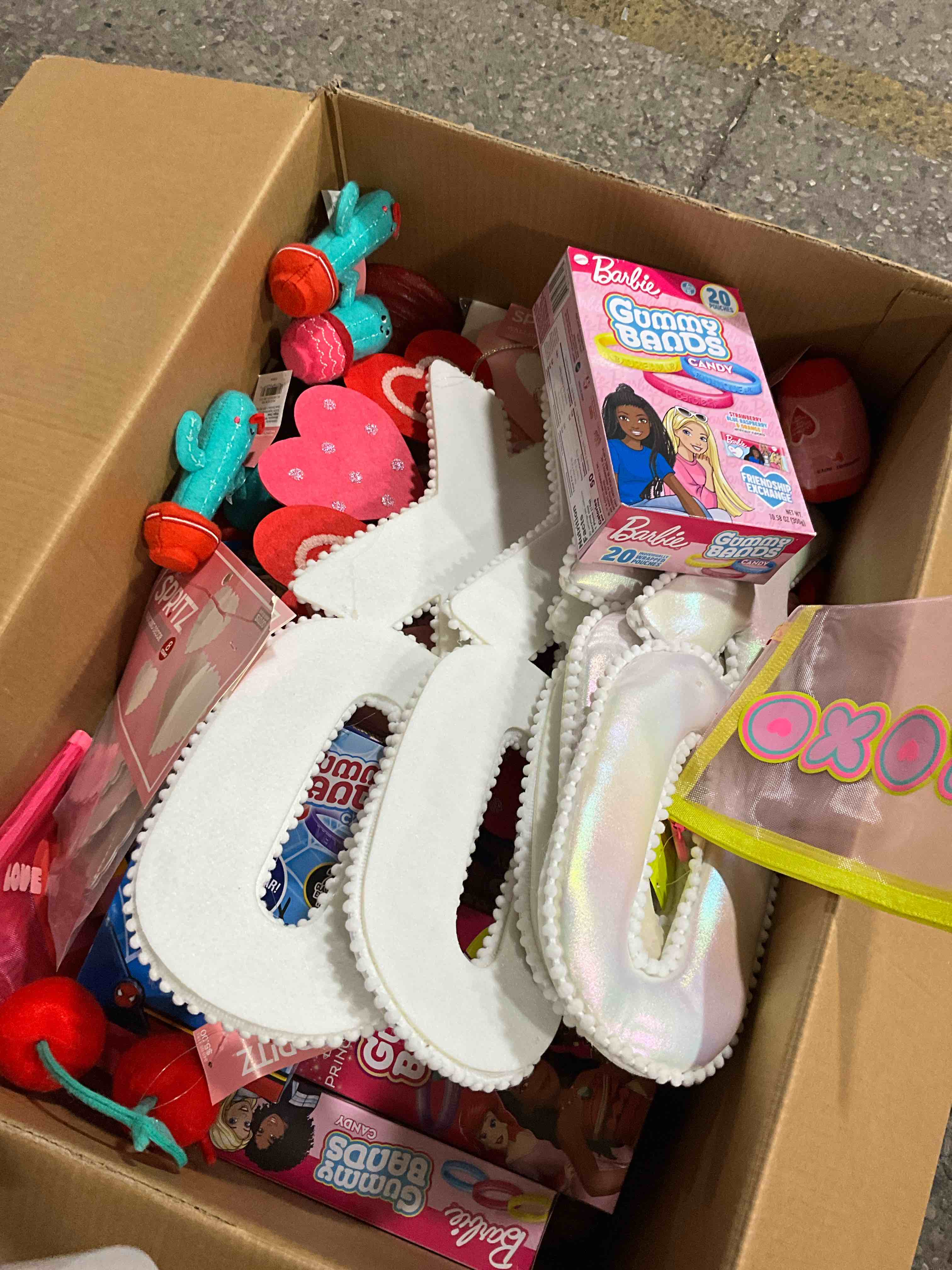 lot box of assortment items