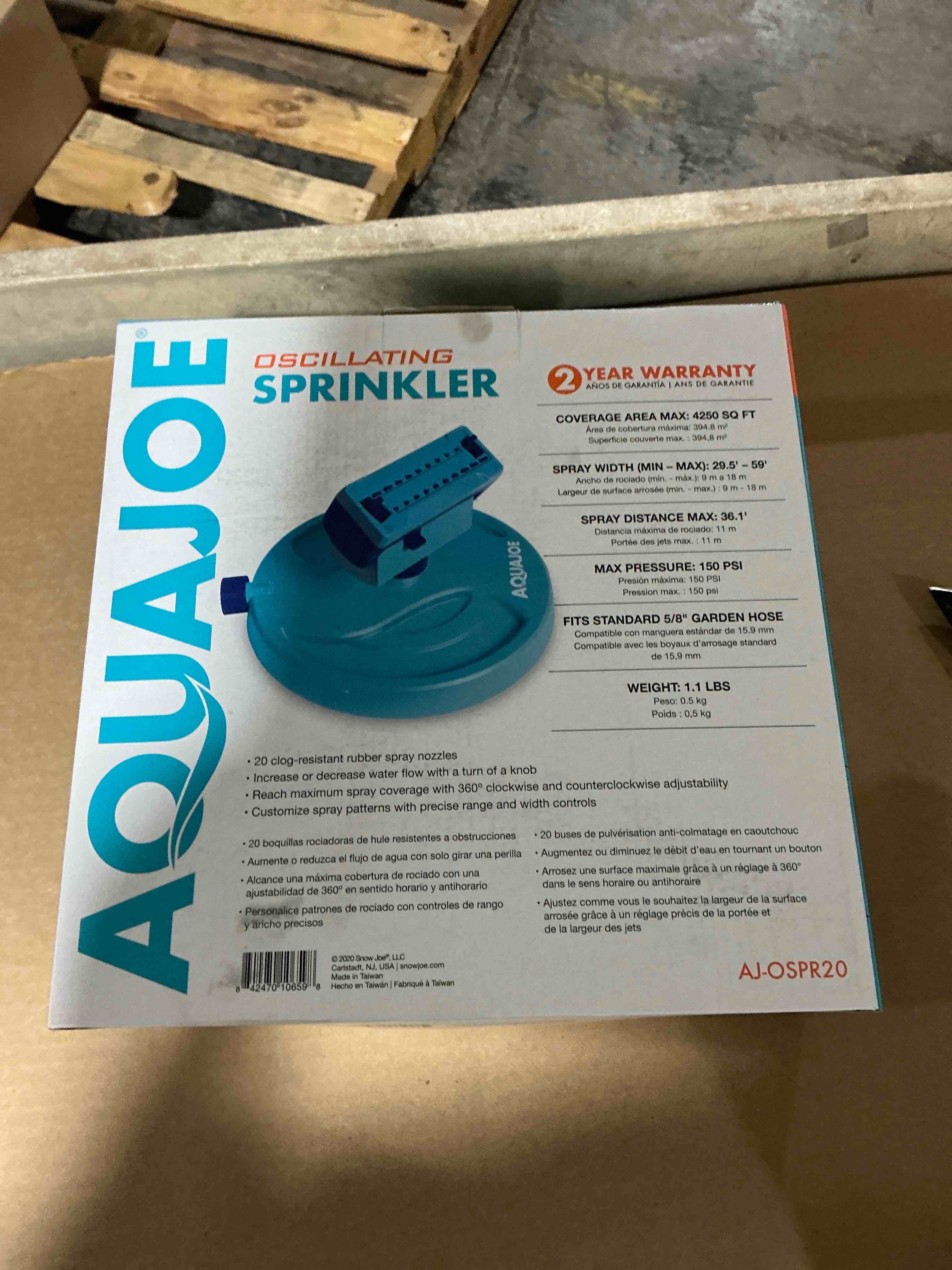 aqua joe mini gear-driven oscillating sprinkler on sled base  customizable coverage  4 250 sq. ft. max coverage