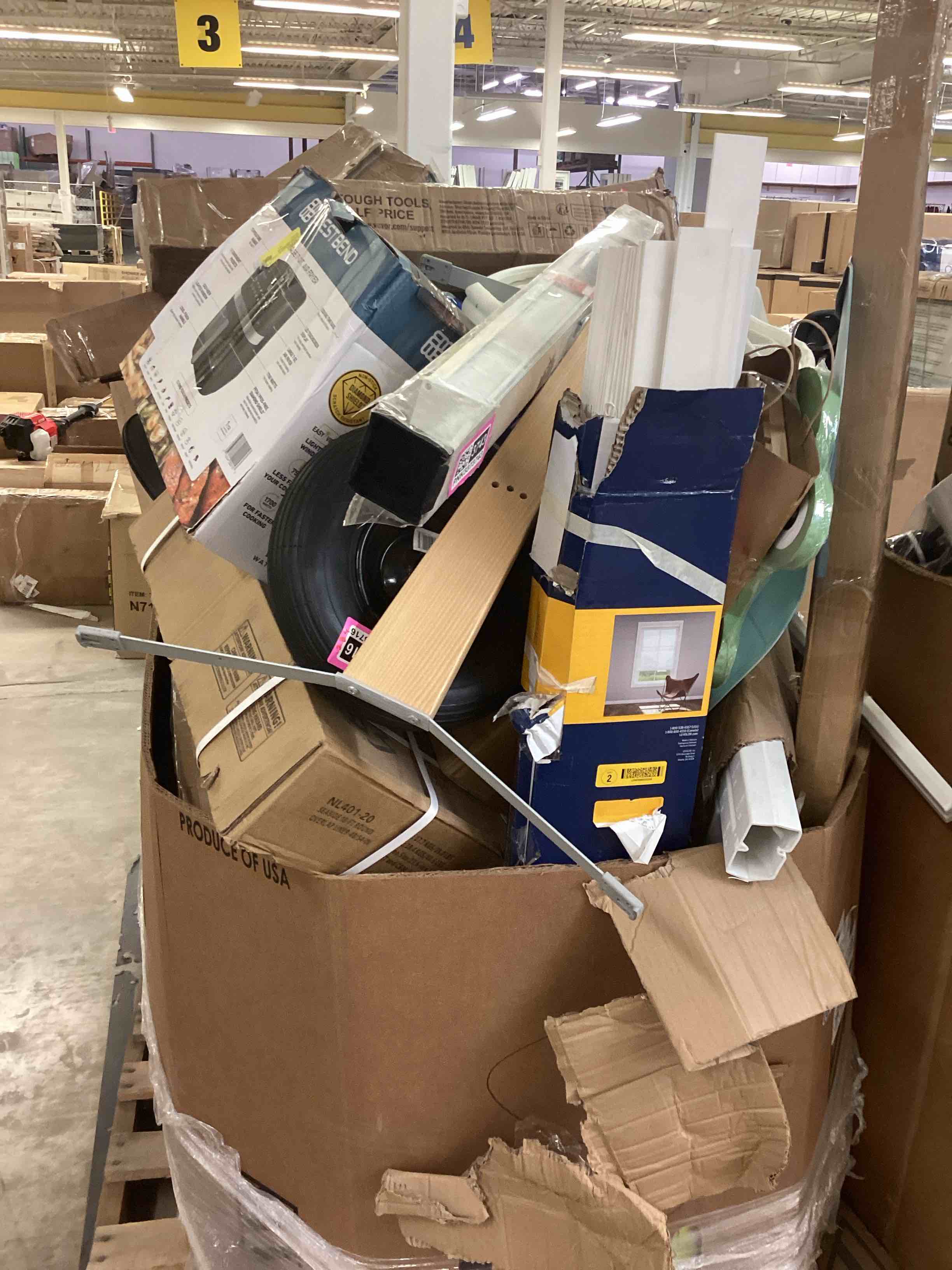 Palet lot Various articles pool parts, air fryer, blinds, curtains etc.