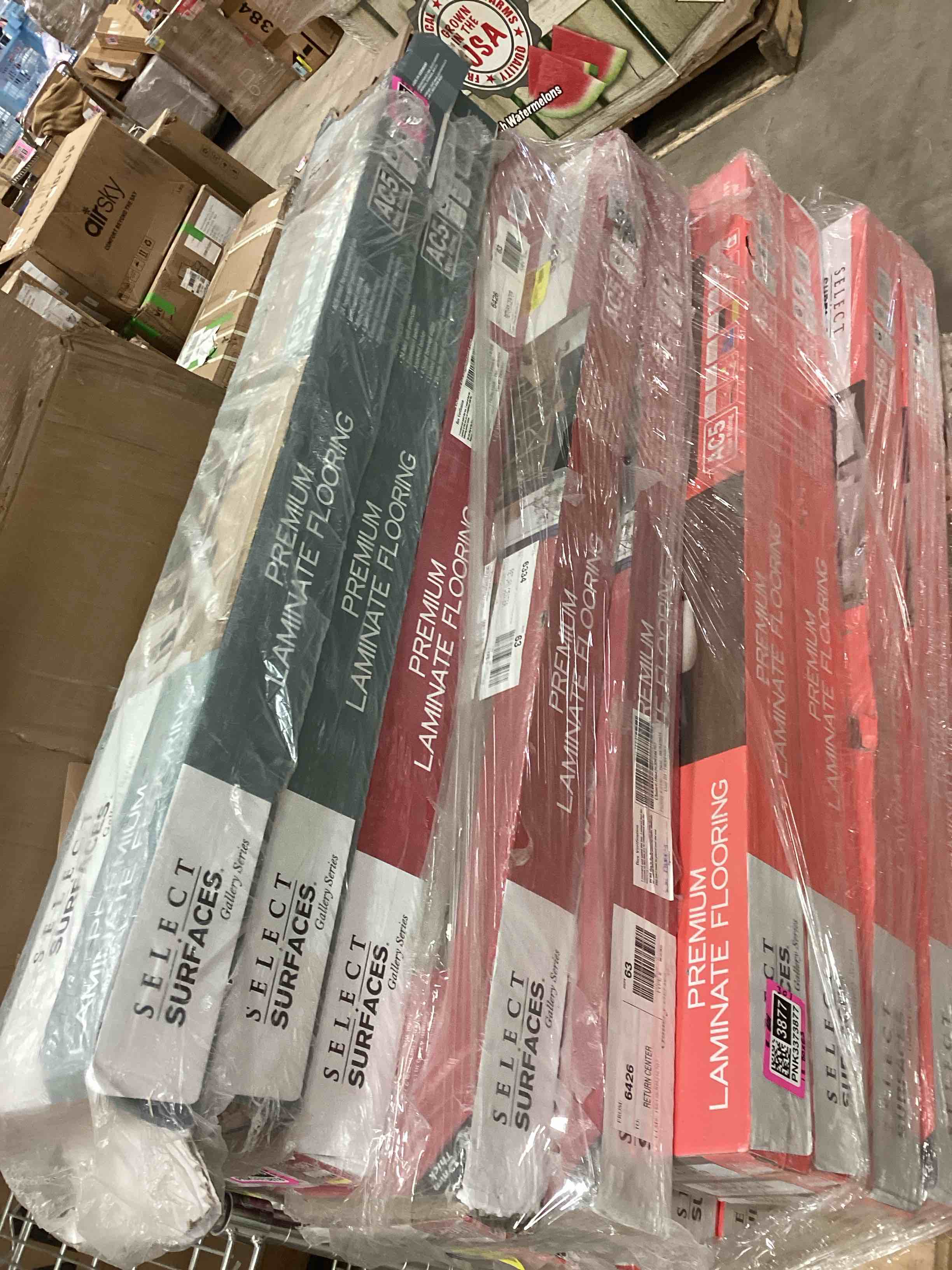 Palet Of floors different colors 22 boxes for pickup 