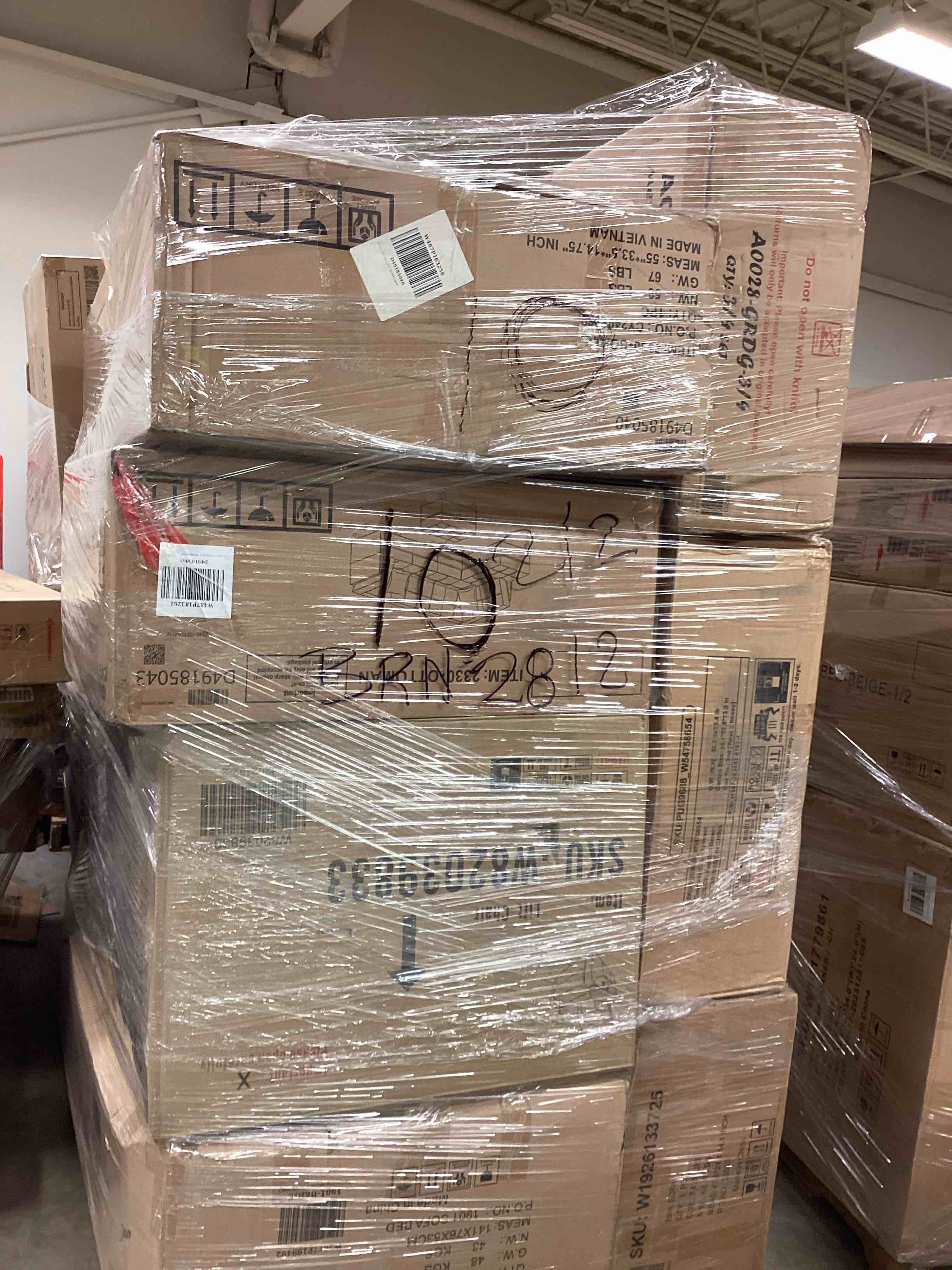 Palet Assorted furniture (2 pallets to pick up a Pallet has 10 Boxes and the second 15 Boxes)