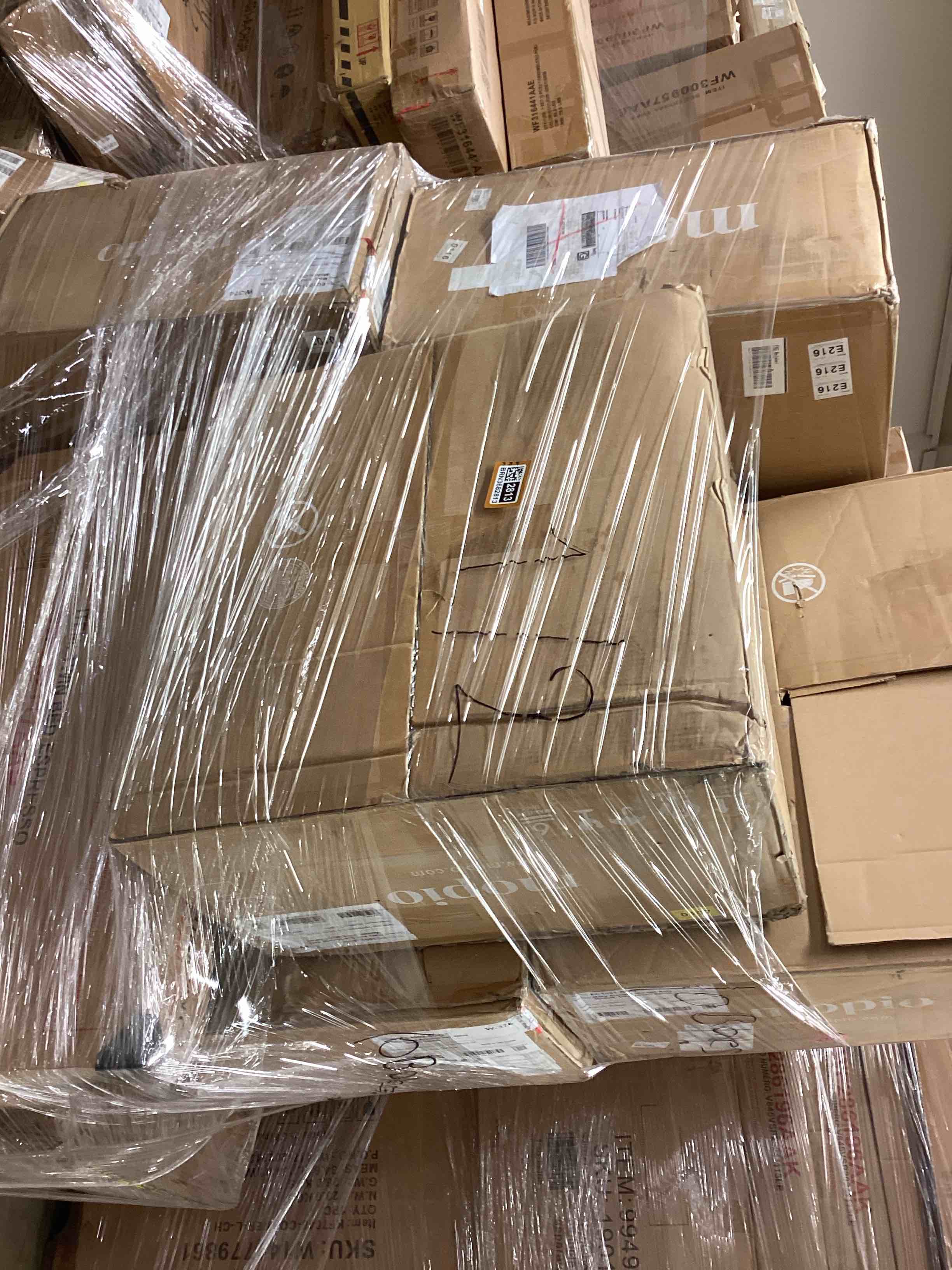 Palet Assorted furniture (2 pallets to pick up a Pallet has 10 Boxes and the second 11 Boxes)