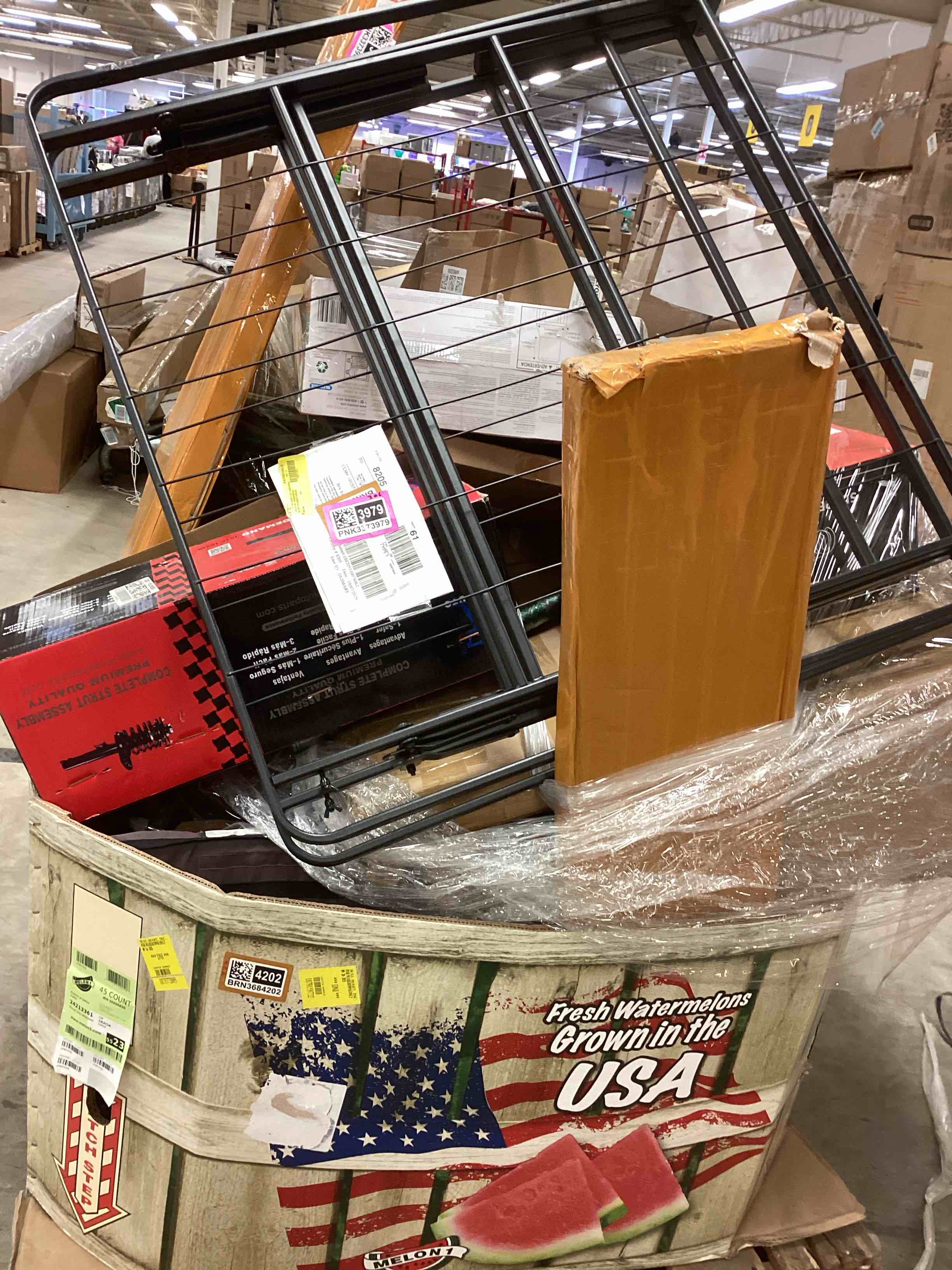 Condition photo showing Good Condition for Palette Of different articles
