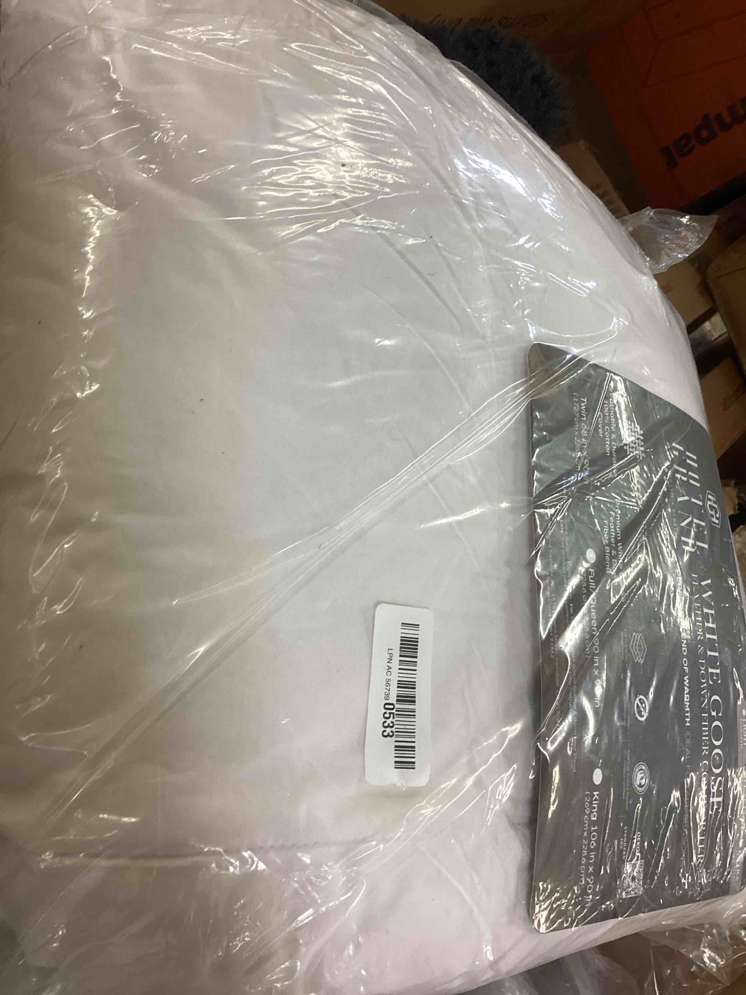 Condition photo showing Good Condition for Hotel Grand Luxury White Goose Feather Down Fiber Comforter Twin Size, 100% Cotton All Season Duvet Insert Twin, Medium Warmth Bedding Comforter with 8 Corner Loops, White 68x90 Inch All Season Twin