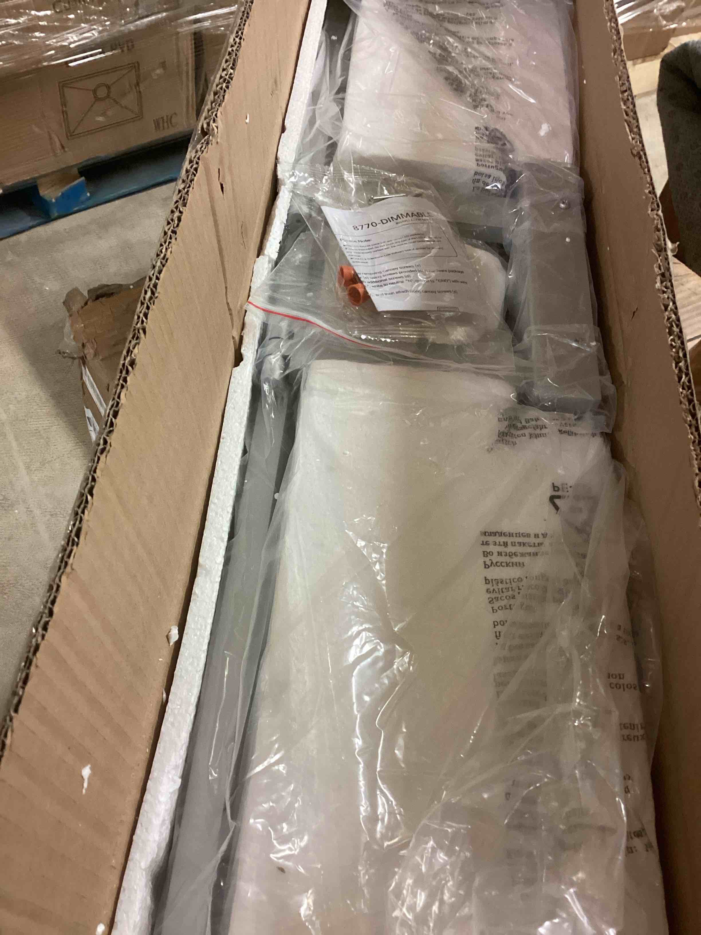 Condition photo showing Good Condition for JUSHENG 31.5 in. 1 Light Silver LED Vanity Light Bar with Aluminum Frosted Dimmable 5500K Light