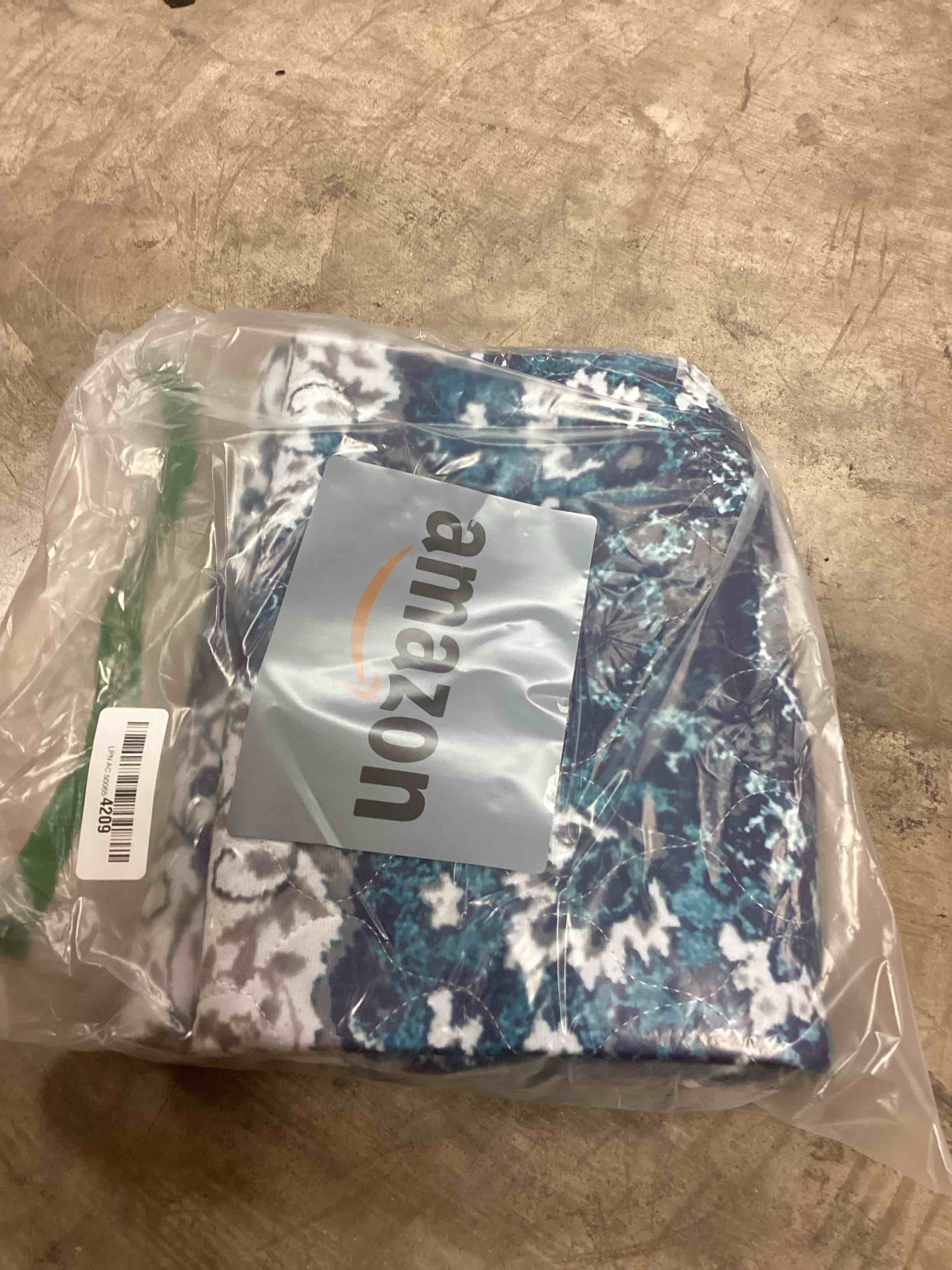 Condition photo showing Good Condition for nunubaby Washable Pee Pads for Dogs, Stylish, Non-Slip and Leak-Proof Pee Pads. Reusable Potty Pads for Dogs for Crates and Floors.(Beige/Multi, 36" x36" ) 36x36 Inch (Pack of 2) Beige/Multi