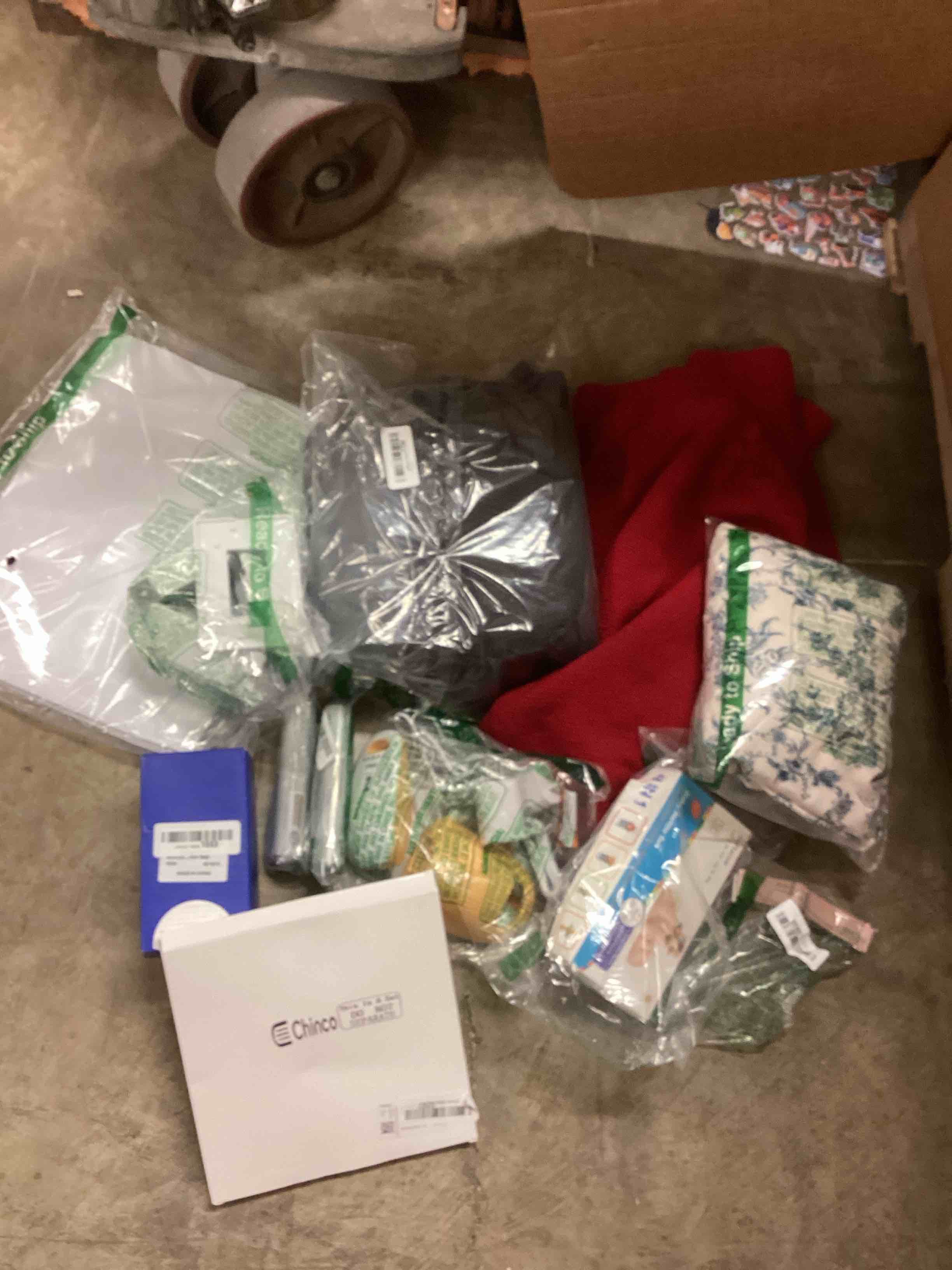 Condition photo showing As Is for Assorted of accessories for home and more 