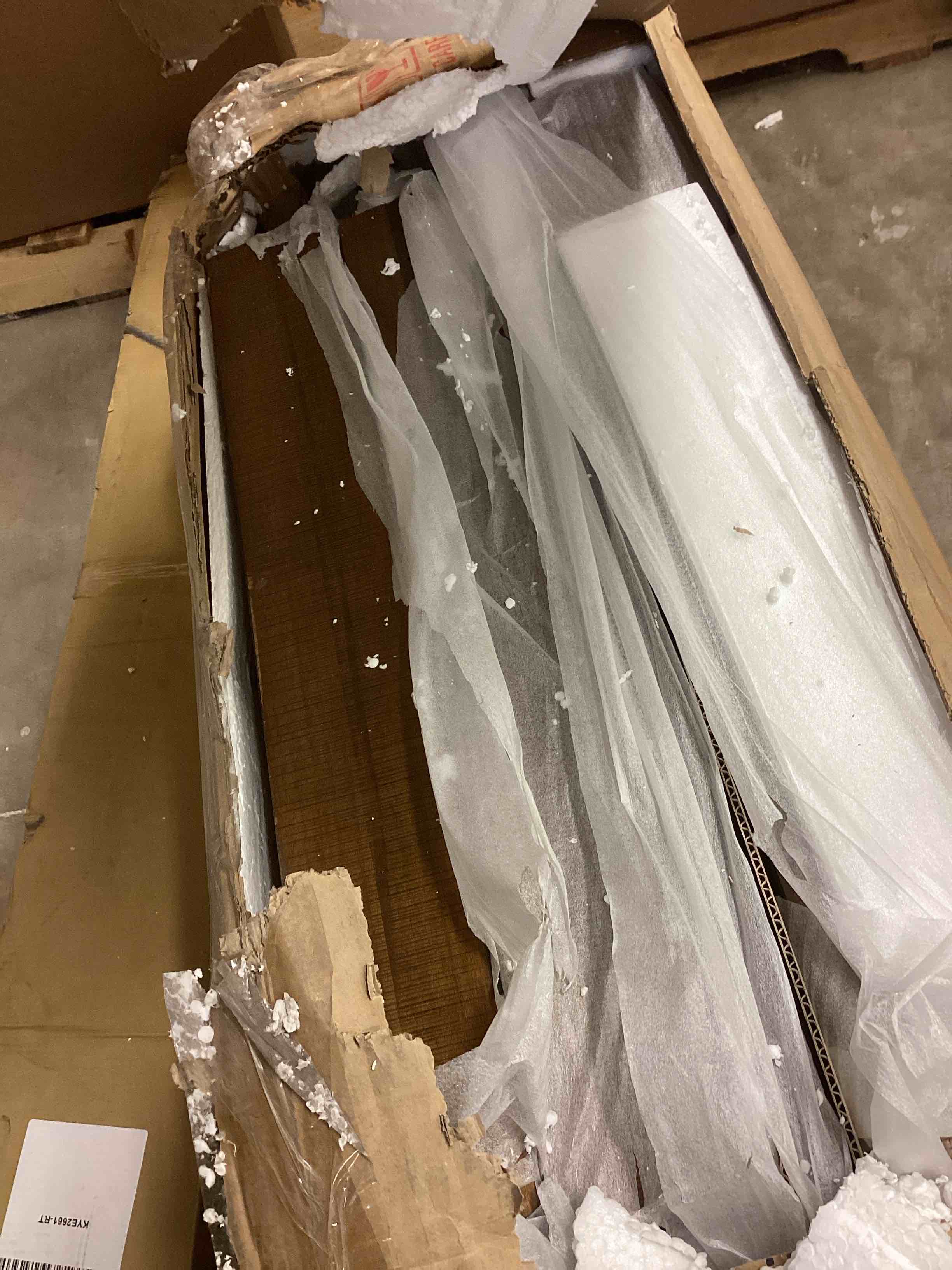 Condition photo showing As Is for (only table base ) Steve Silver Casual Dining Garland Table Base GA500TB at Carol House Furniture