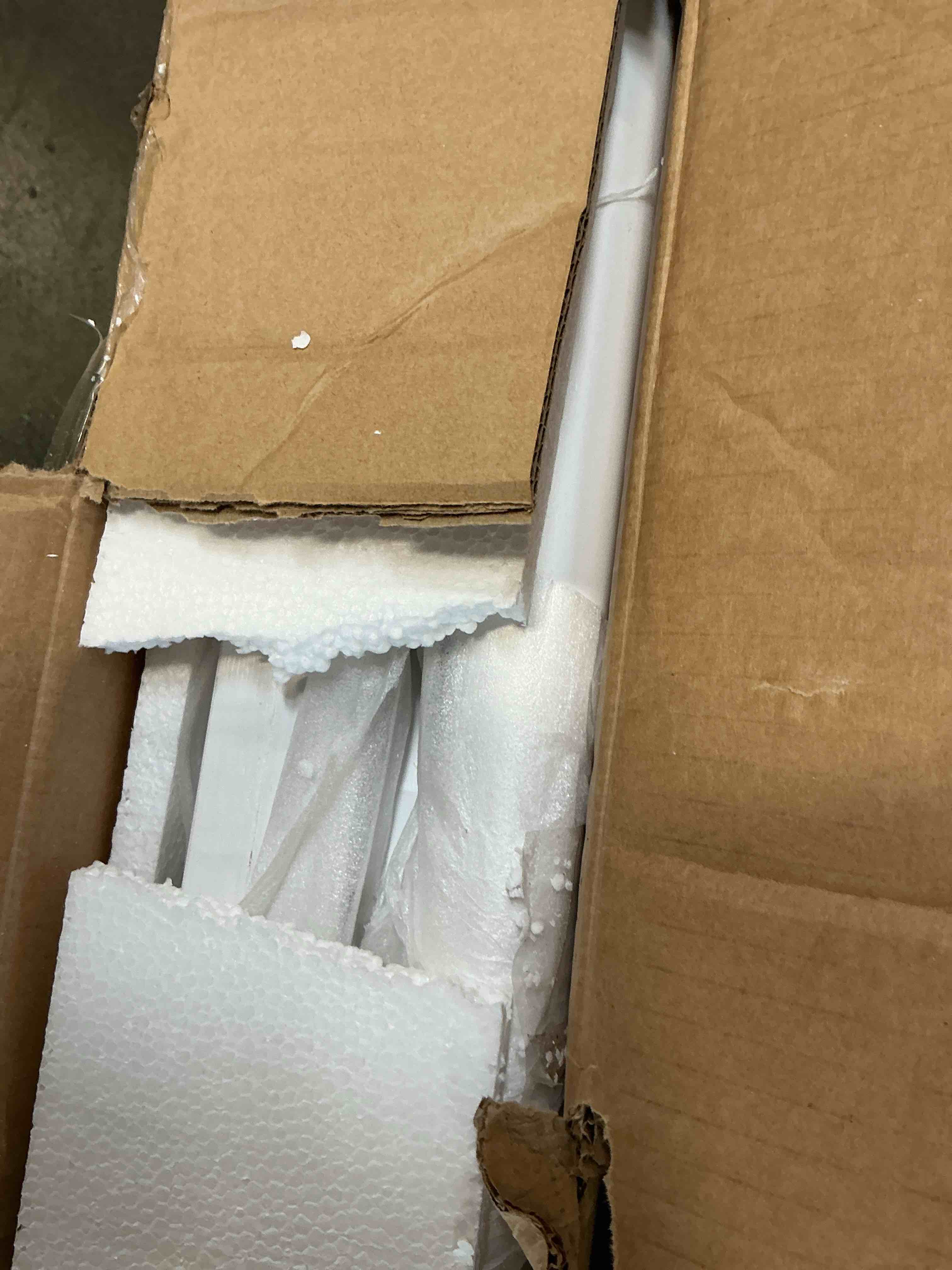 https://s3.amazonaws.com/lotting-images-prod/bidfta/BRN3689744_1752330586050.jpeg