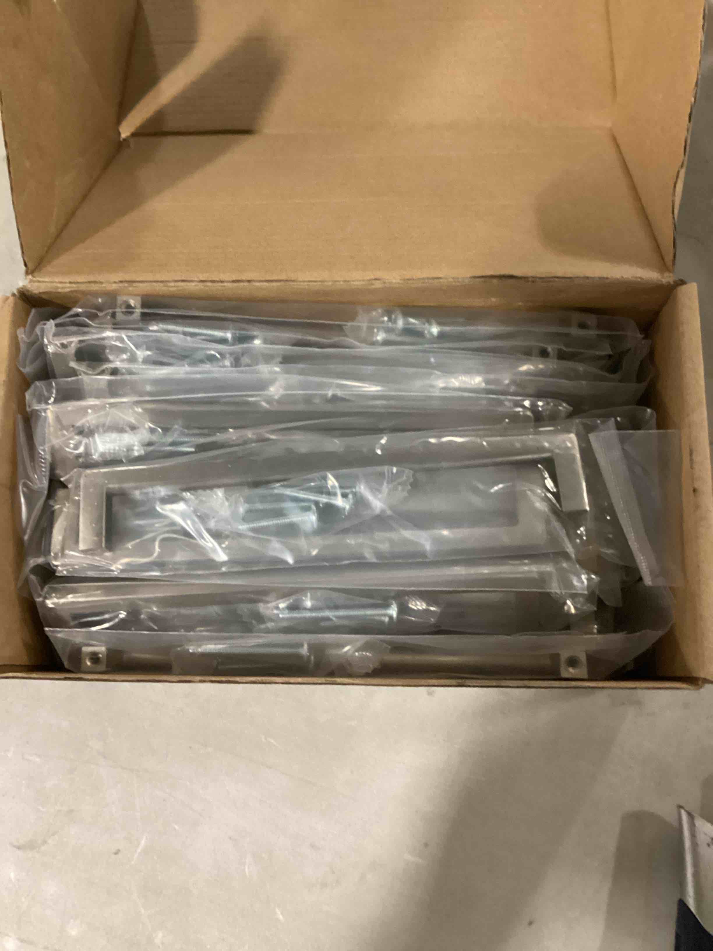 https://s3.amazonaws.com/lotting-images-prod/bidfta/BRN3697002_1747743076285.jpeg