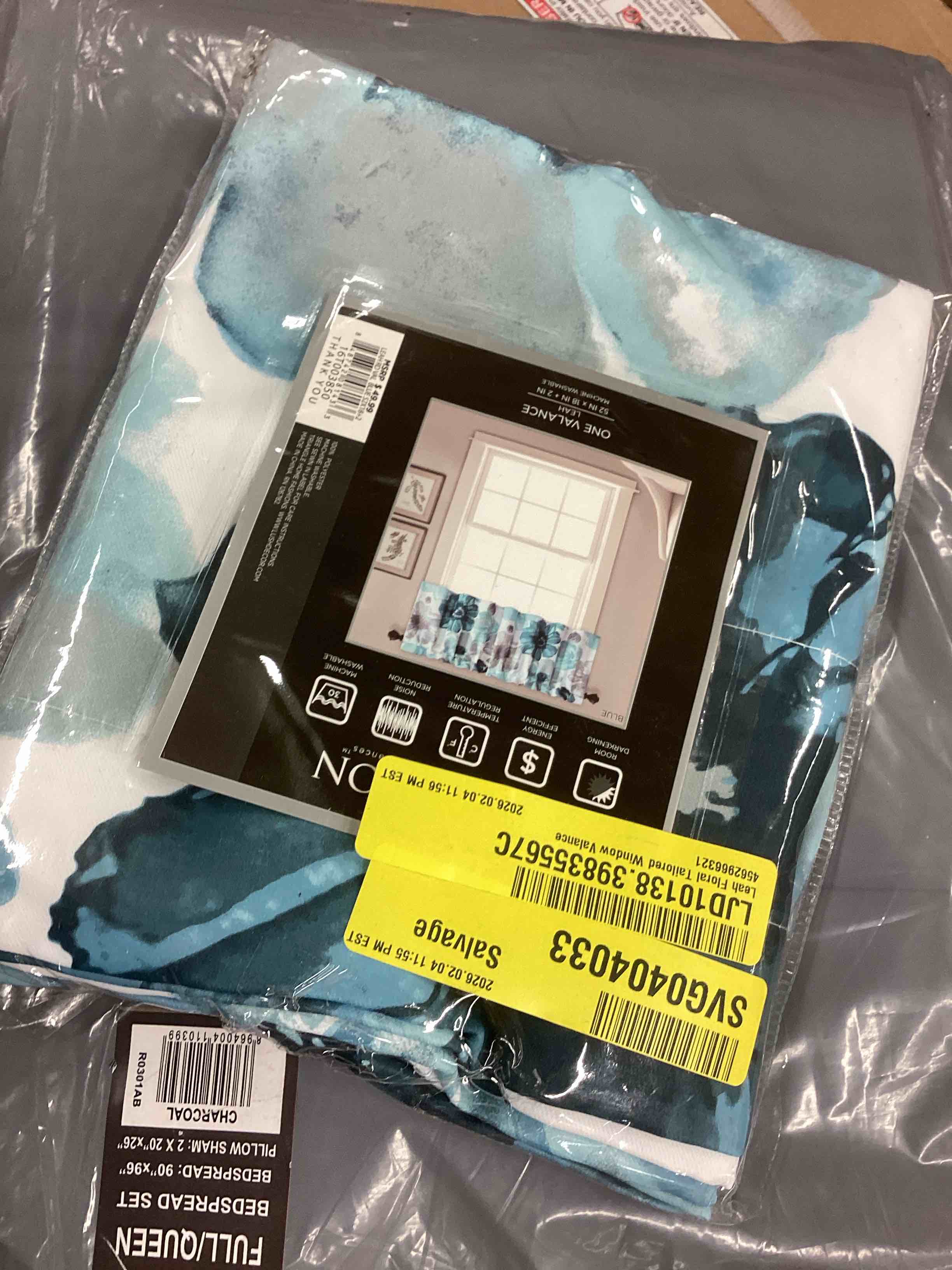 Condition photo showing New/Like New for Lush Decor Leah 18" x 52" + 2" Header Floral Blue 100% Polyester