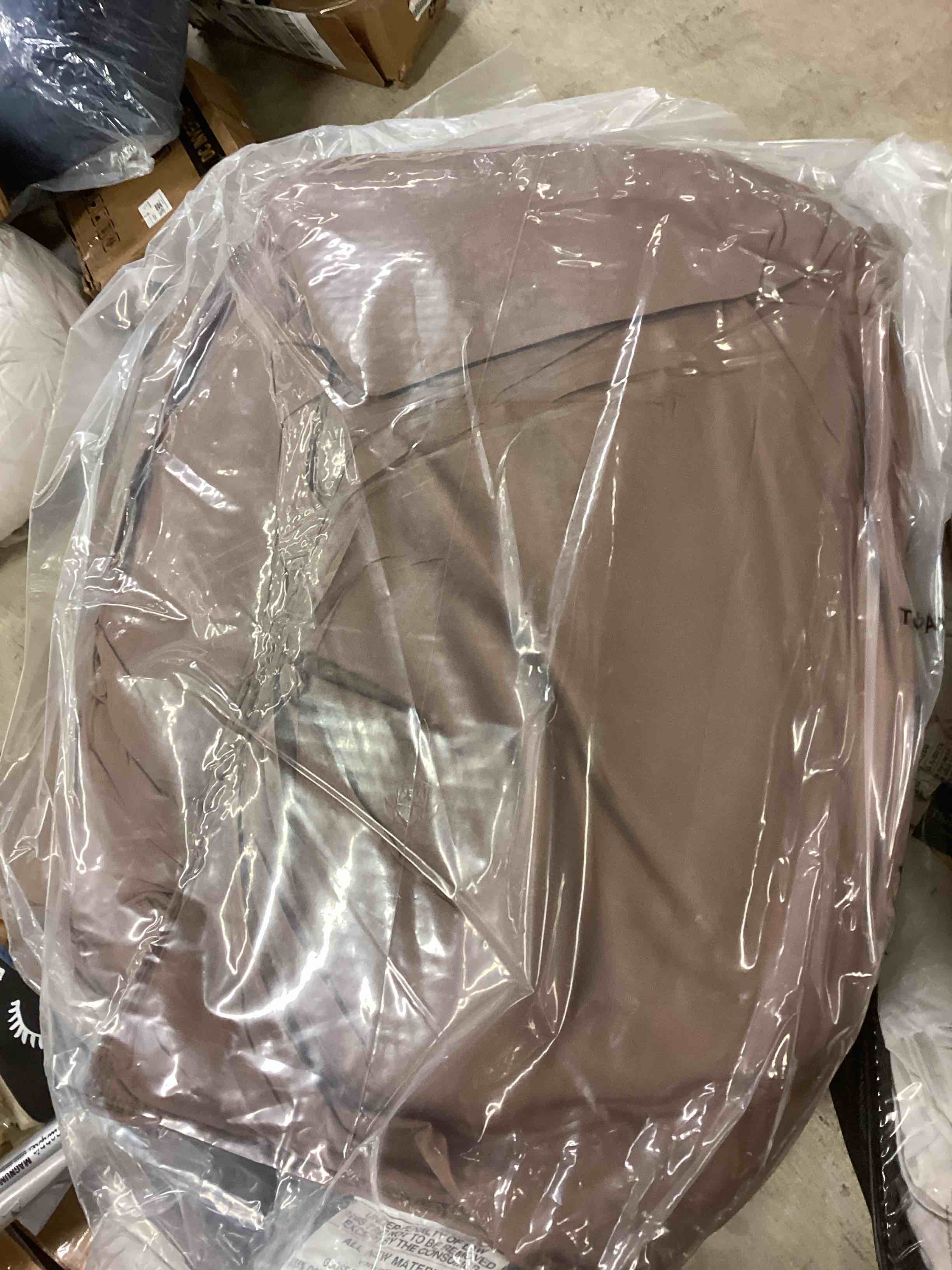 Condition photo showing New/Like New for ousidan comforter set ,brown (64” x 88”)