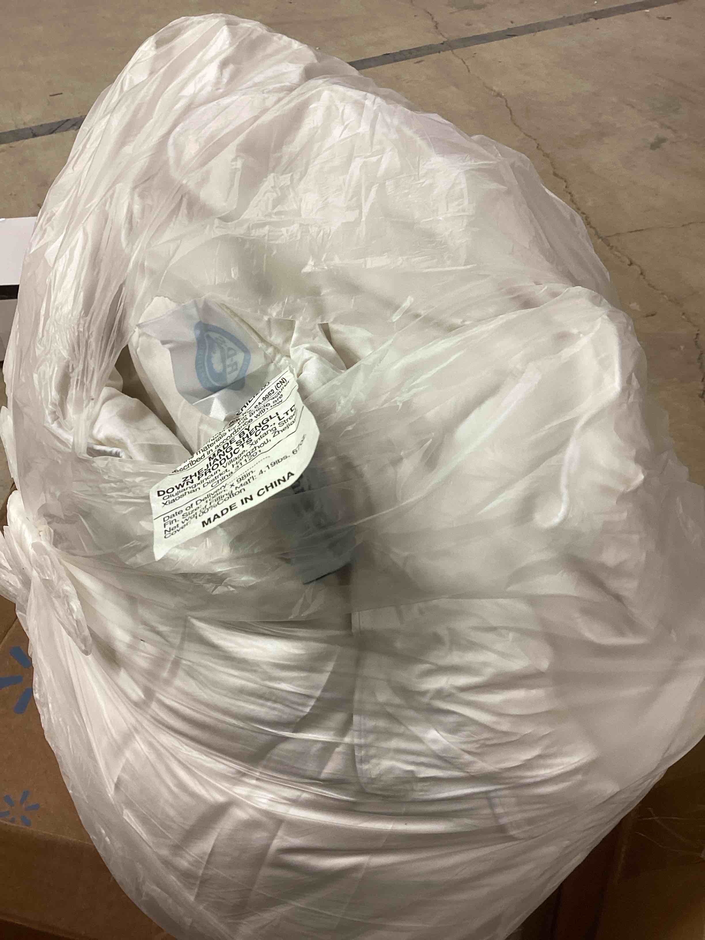 Condition photo showing As Is for three geese comforter set ,white (108” x 98”)