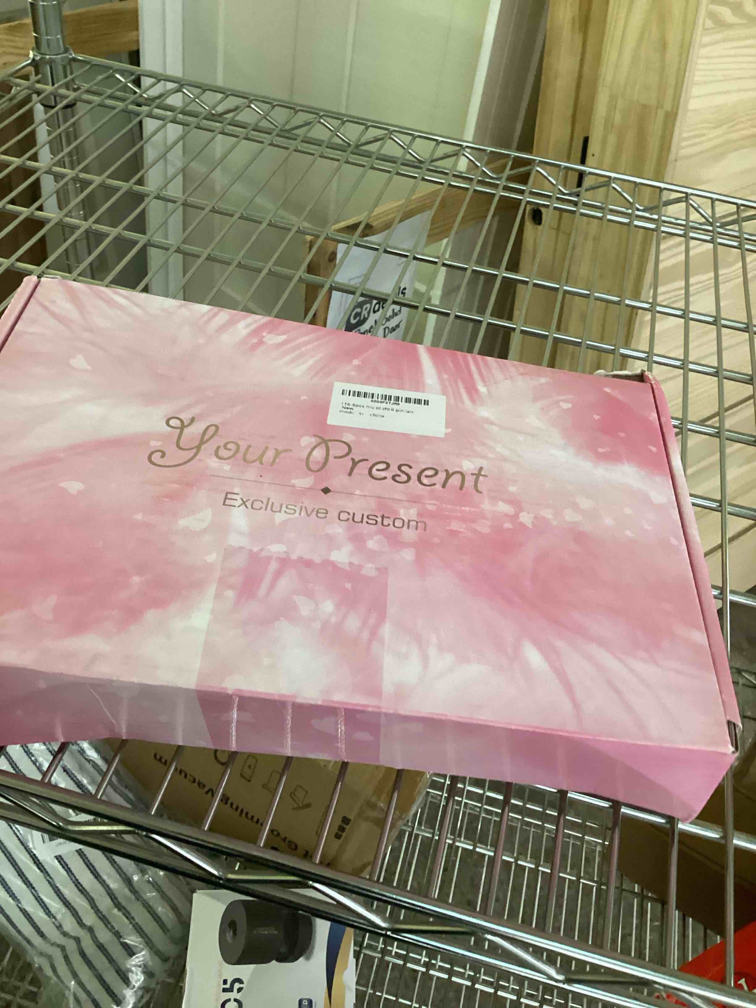 Condition photo showing New/Like New for KEVTVEK Bigger Baskets for Gifts Empty, 6 Pack Sturdy Kraft Basket With Handles Gift Basket Kit, 6 Shrink Wrap Bags, 6 Bows and Hang Tag, Empty Gift Baskets to Fill for Mothers Day and Any Occasion