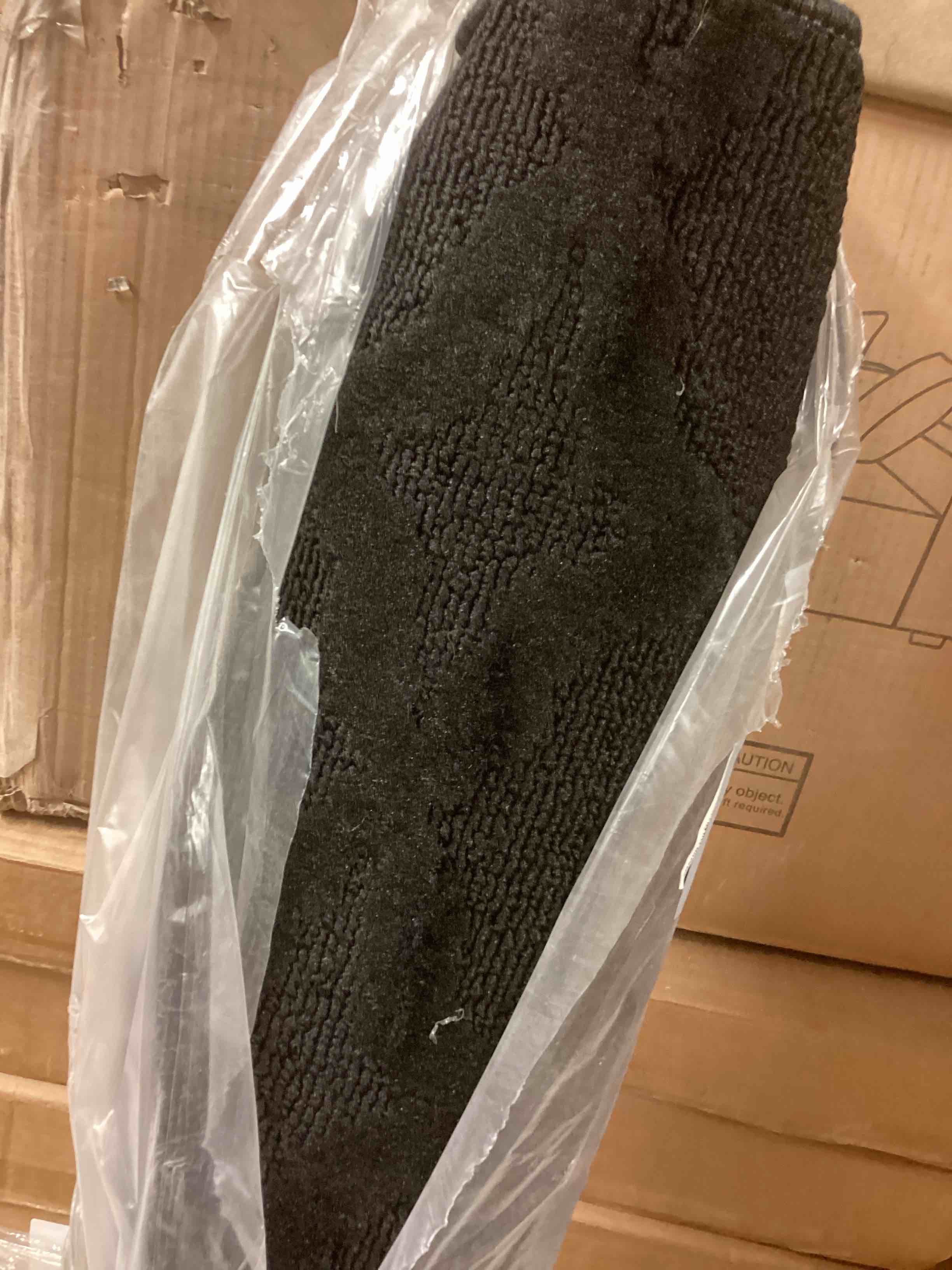 Condition photo showing New/Like New for area rug 5’ x 7’, black