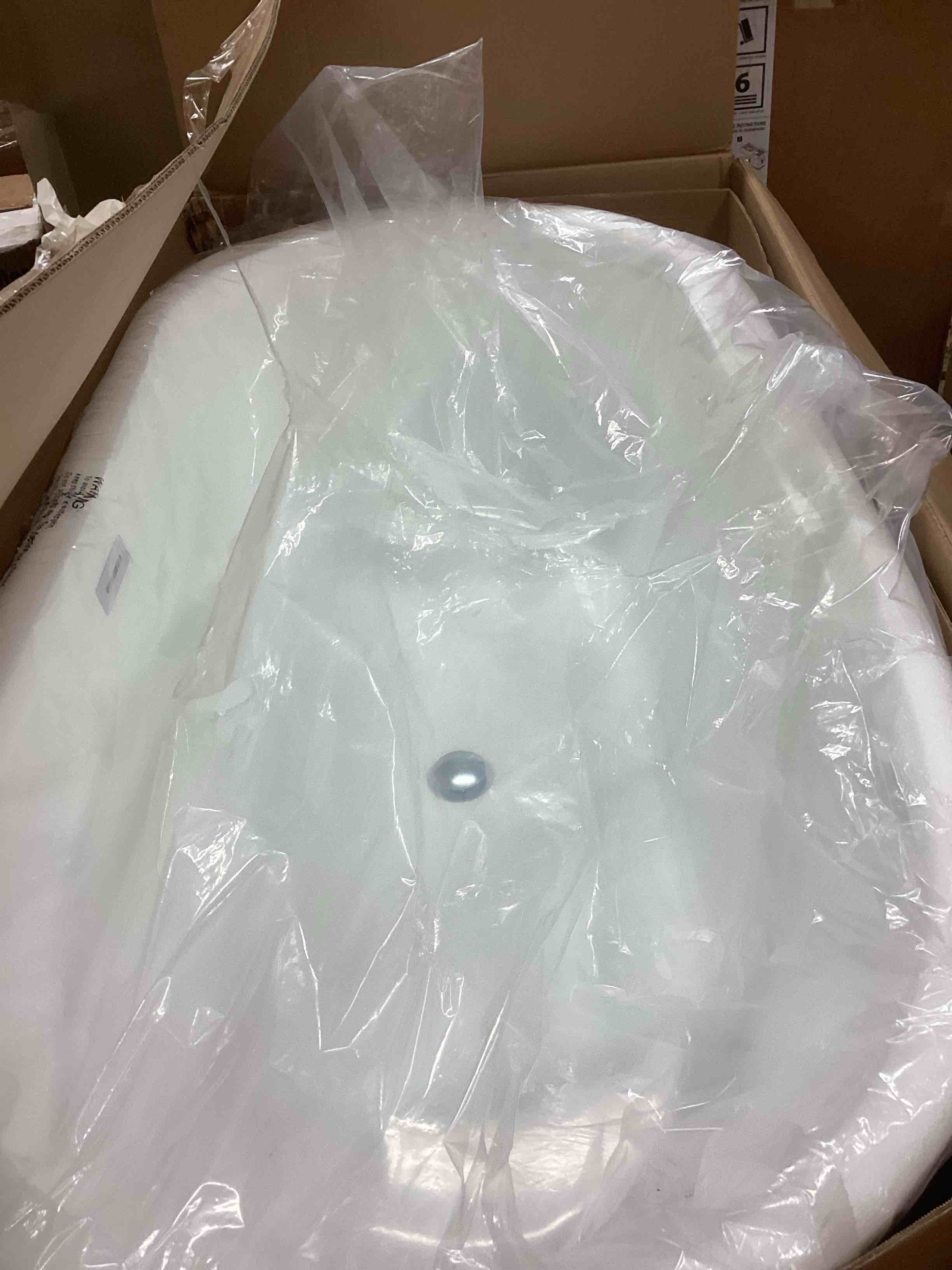 Condition photo showing New/Like New for garvee free standing bathtub 67”