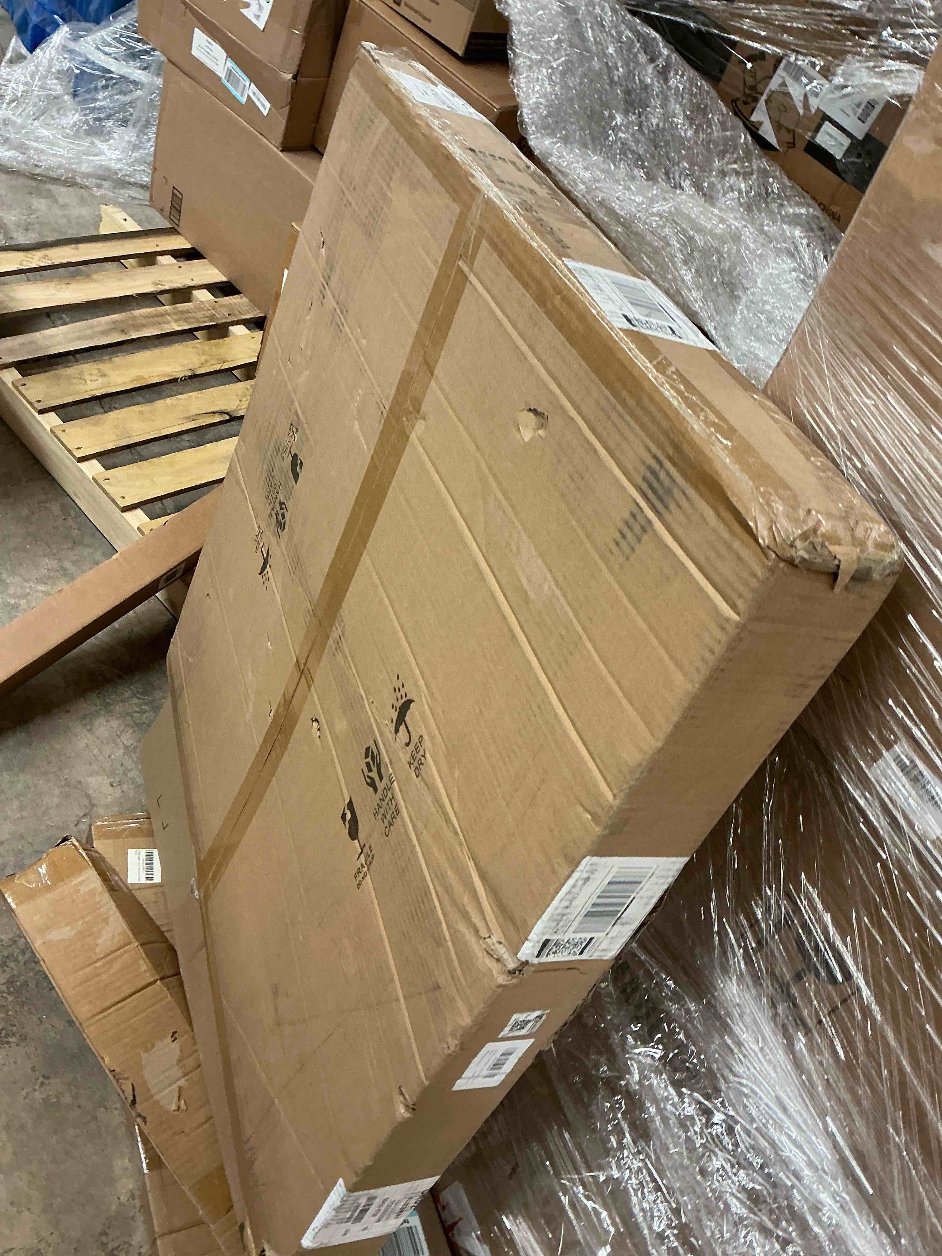 Condition photo showing New/Like New for QIYIMEILUX 31.5 inch Large Moon Wall Sconce Plug in Dimmable Modern LED Wall Light with Remote Control 41W Black Wall Lamp Indoor Wall Mounted Lighting Ceiling Light for Living Room Bedroom 31.5in Moon Black