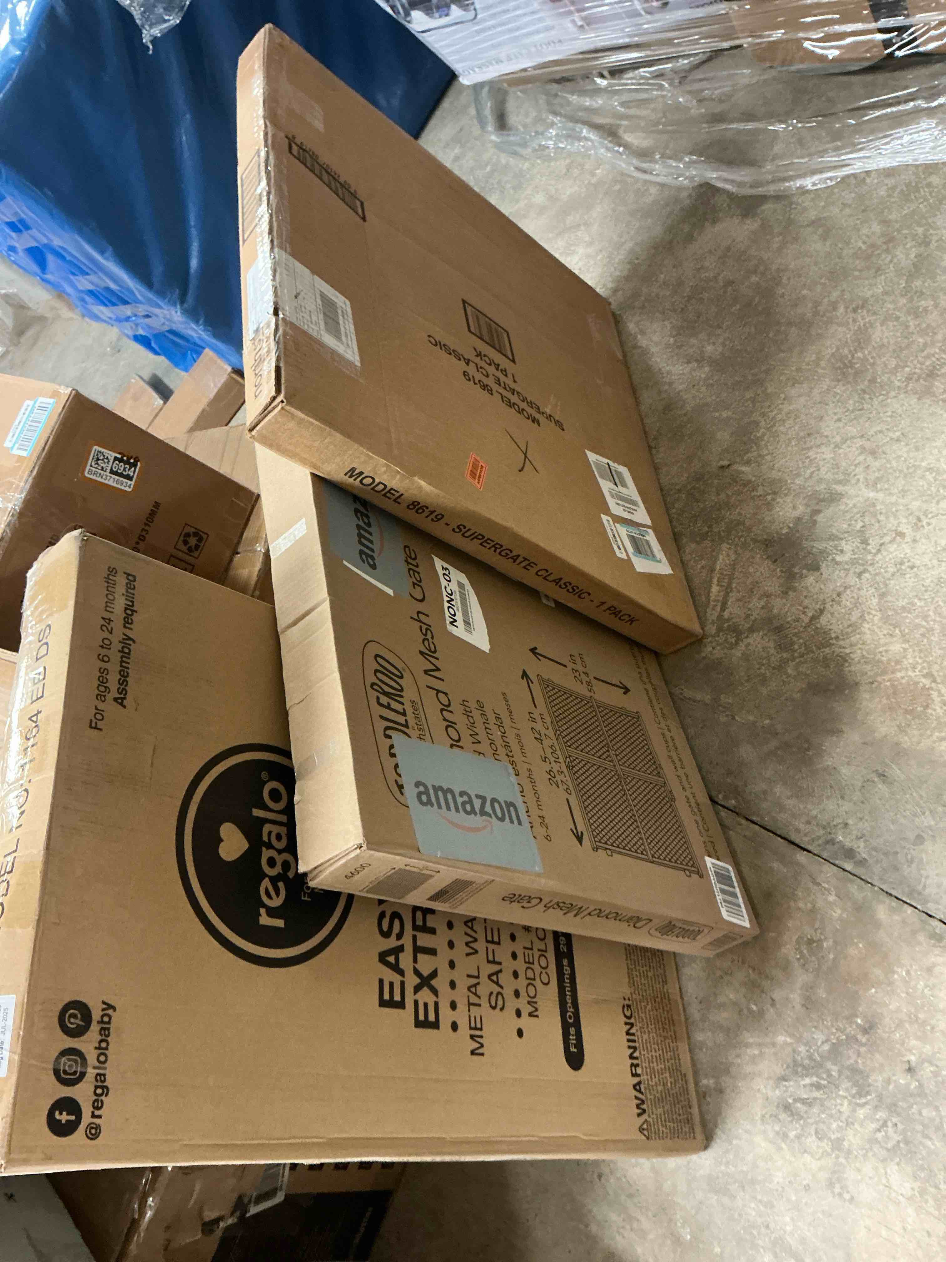 Condition photo showing Good Condition for Assorted of safety gate and baby gate.