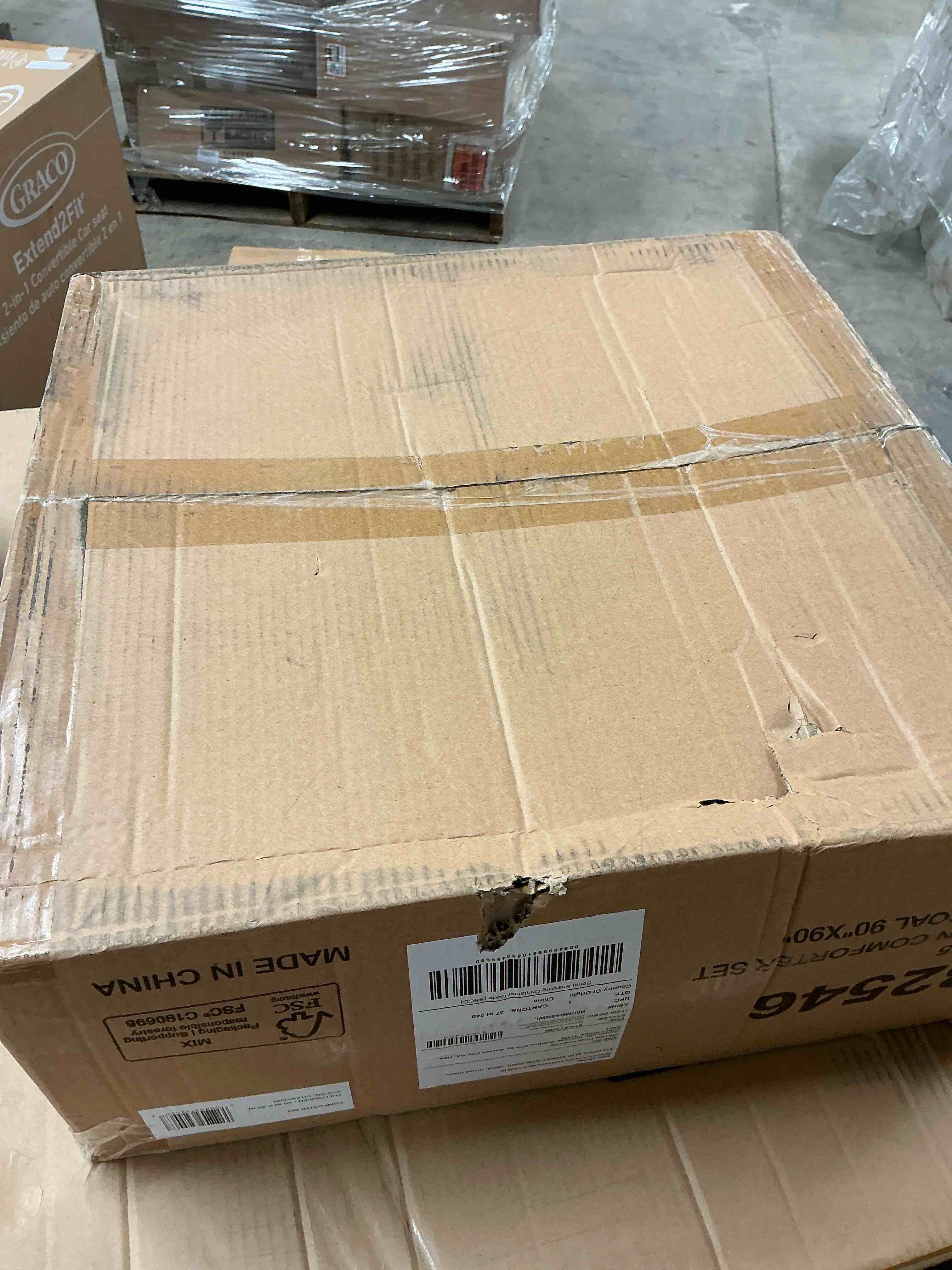 Condition photo showing New/Like New for UGG Leonora Comforter Set with 2 Pillow Shams Lightweight Down Alternative Blanket Reversible Cozy Warm All Season Washable and Hypoallergenic Bedding Set, Full/Queen, Charcoal Grey Grey Full/Queen