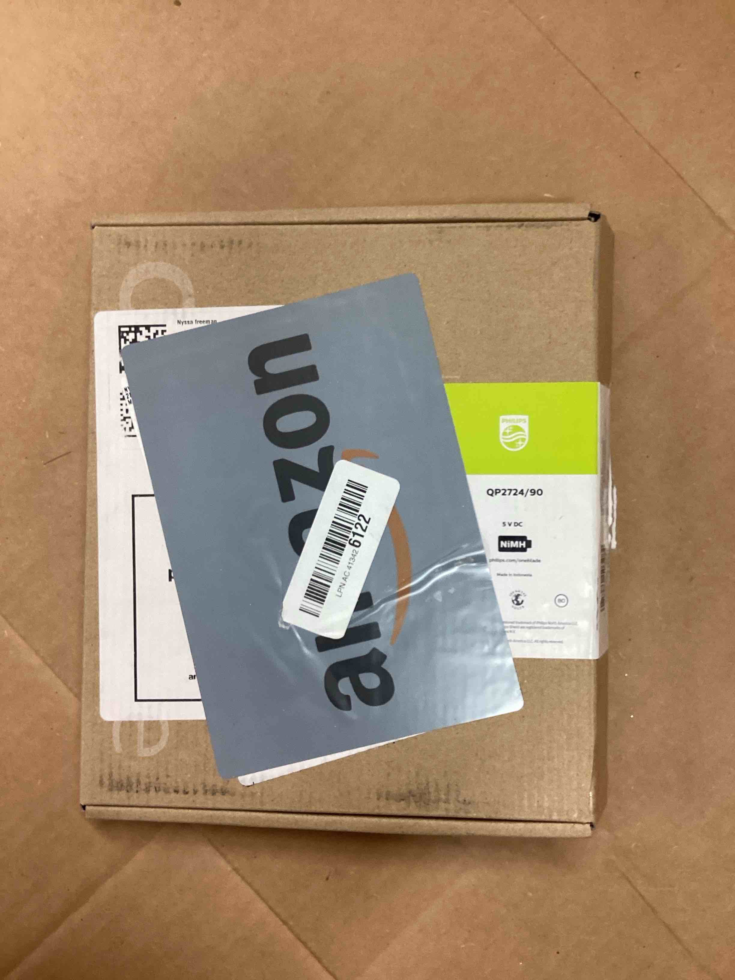 Condition photo showing Good Condition for Norelco Philips OneBlade 360 Hybrid Face, Electric Beard Trimmer and Shaver, with 360 Blade Technology, 1x 360 Blade for Face, 5in1 Adjustable Comb, Model QP2724/90 Black & Lime Green OneBlade 360 Face