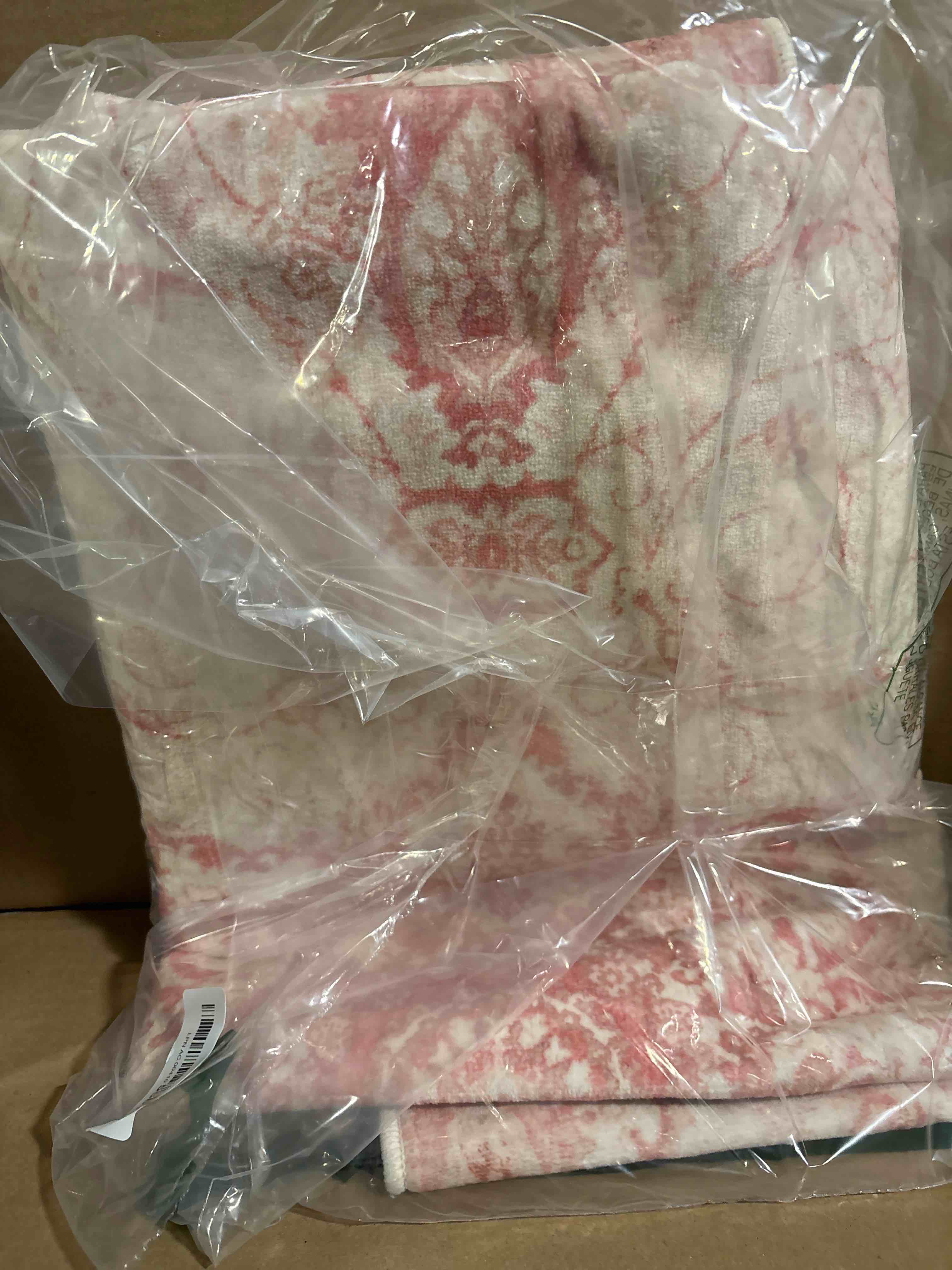 Condition photo showing New/Like New for Sofrug Area Rug 3x5 - Vintage Pink Honeycomb Non Slip Backing Area Rugs Soft Faux Wool Carpet Foldable & Machine Washable Rugs for Living Room Bedroom Dining Room Home Office 3' x 5' (Rectangular) Pink/Cream