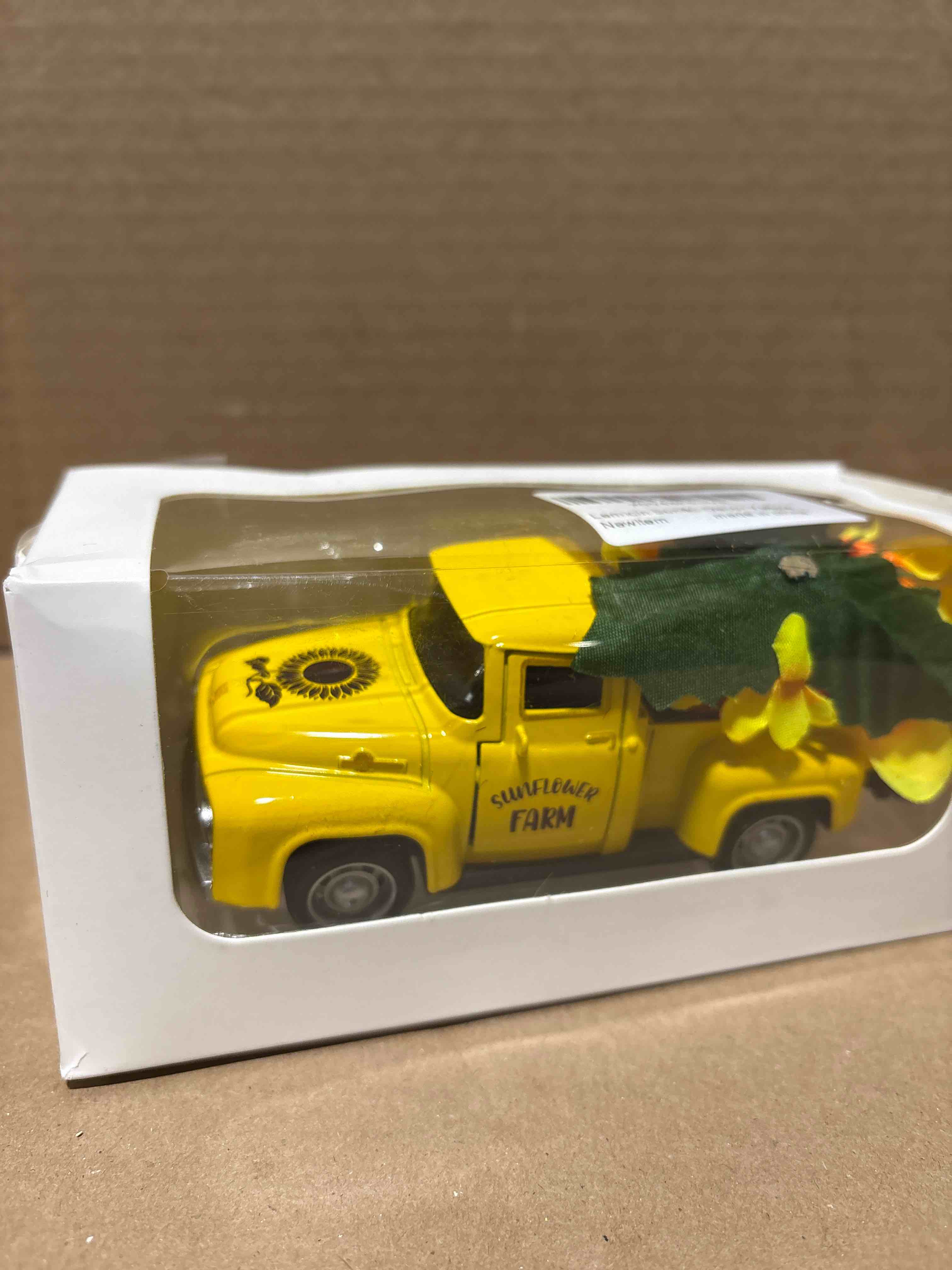 Condition photo showing New/Like New for Lemicin Sunflower Vintage Metal Truck Mini Metal Farm Truck Decor with Sunflower Bouquet Farmhouse Rustic Pickup Tiered Tray Decor for Home Kitchen Shelf Table Decor Yellow