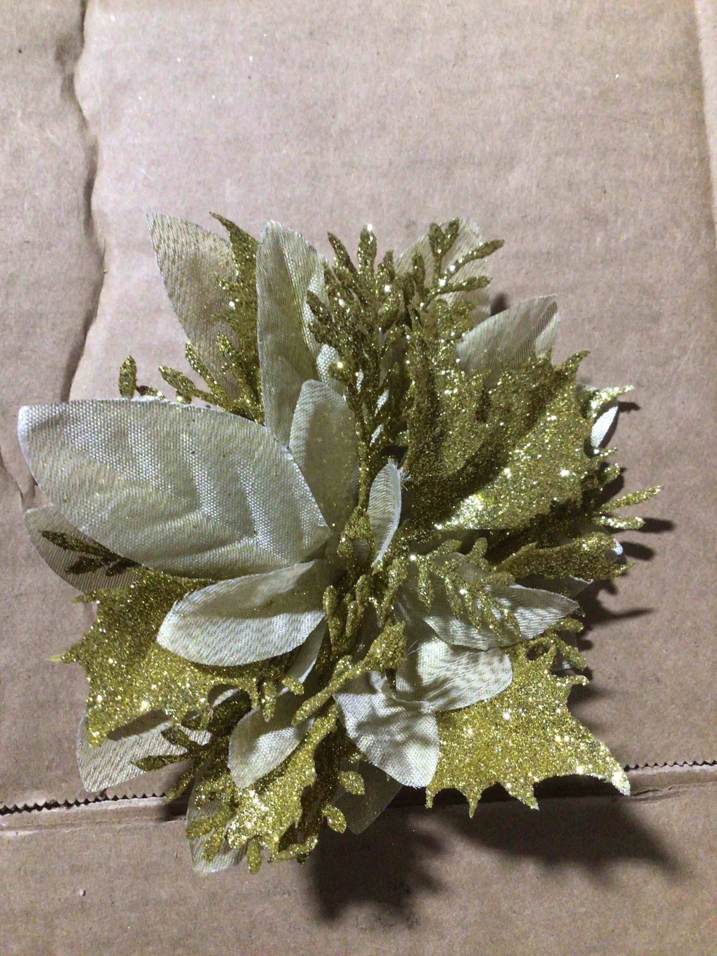 Condition photo showing New/Like New for gold glittery flower for Christmas decoration (similar)