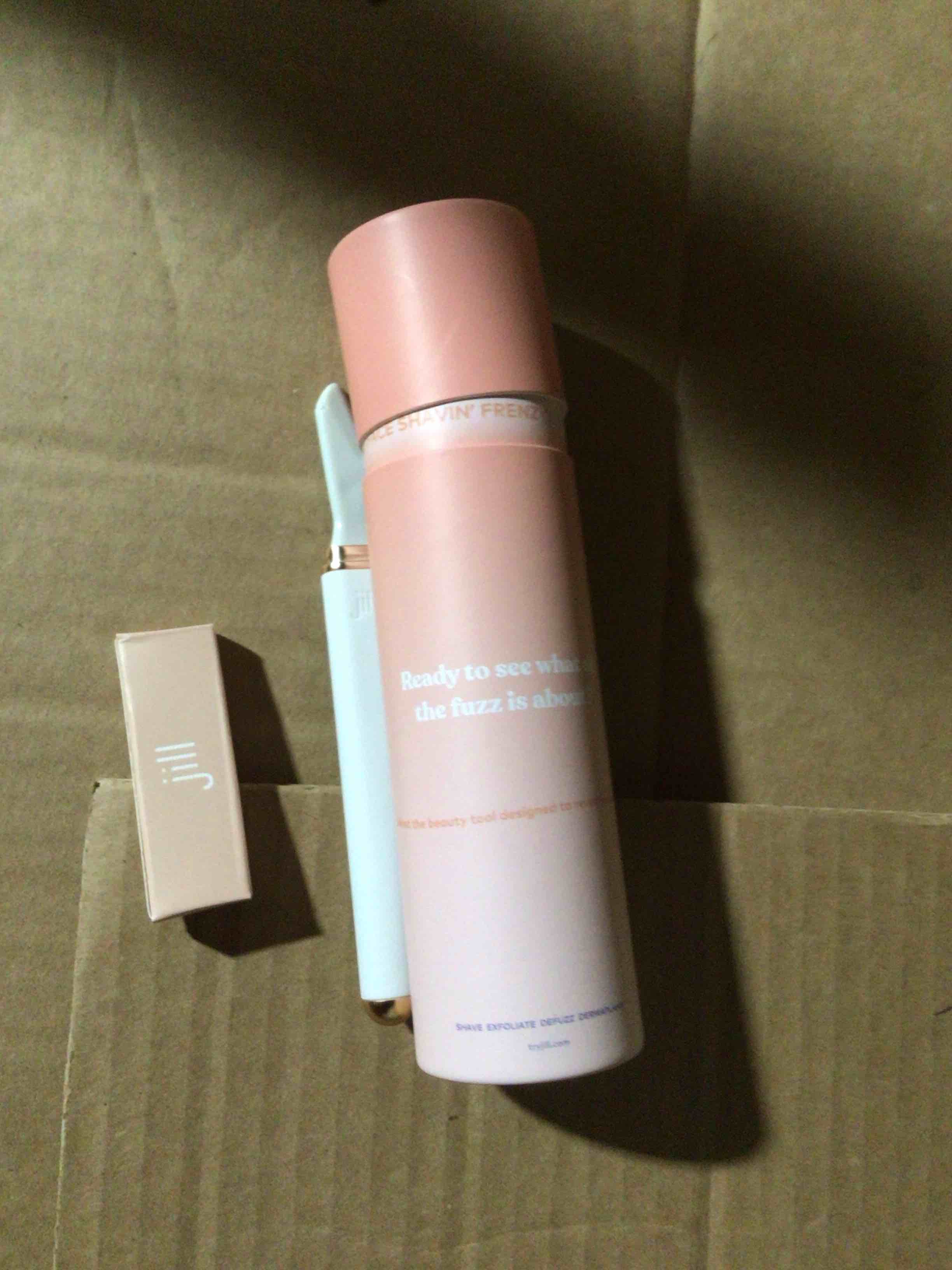 Jill V1 Dermaplane Razor Trial Kit – Beginner Facial Hair Removal & Exfoliation Set with V1 Shave Wand, 2 V1 Dermaplane Blades & Cleaning Cloth – Only Compatible with V1 Refill Blades