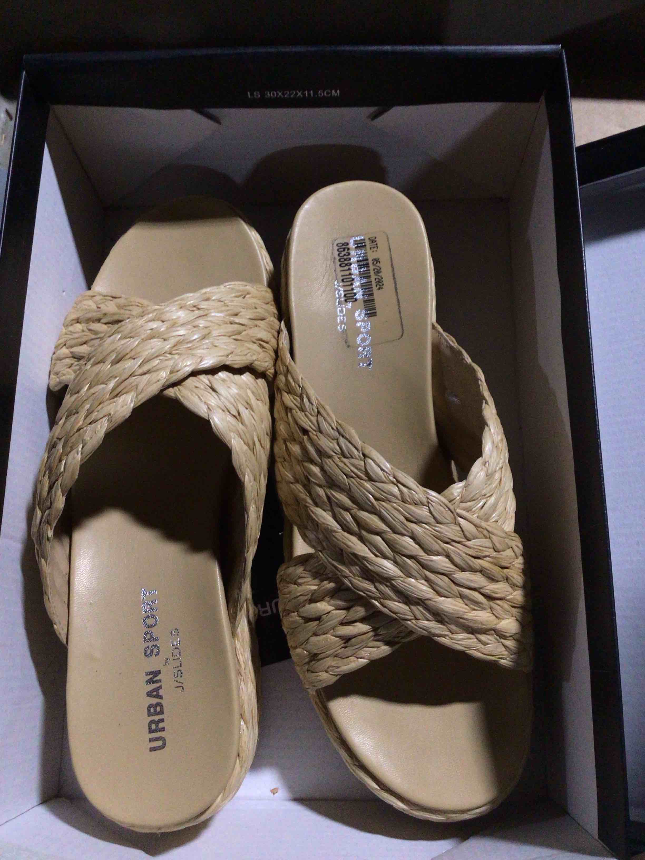 Condition photo showing New/Like New for new J/ slides women’s beige braided plat round