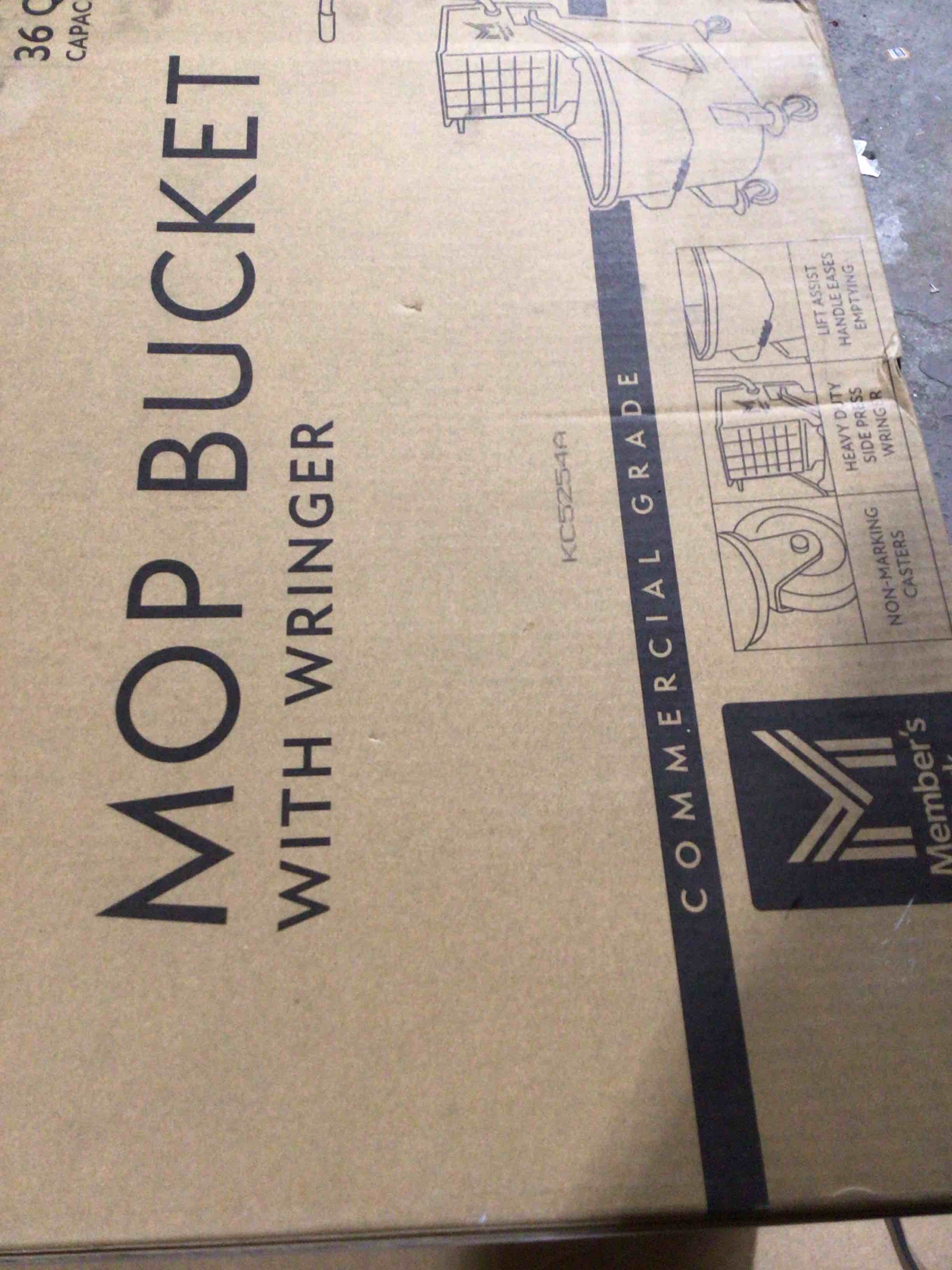 amazon basics side press wringer combo commercial floor cleaning rectangular mop bucket on wheels, 35-quart, yellow