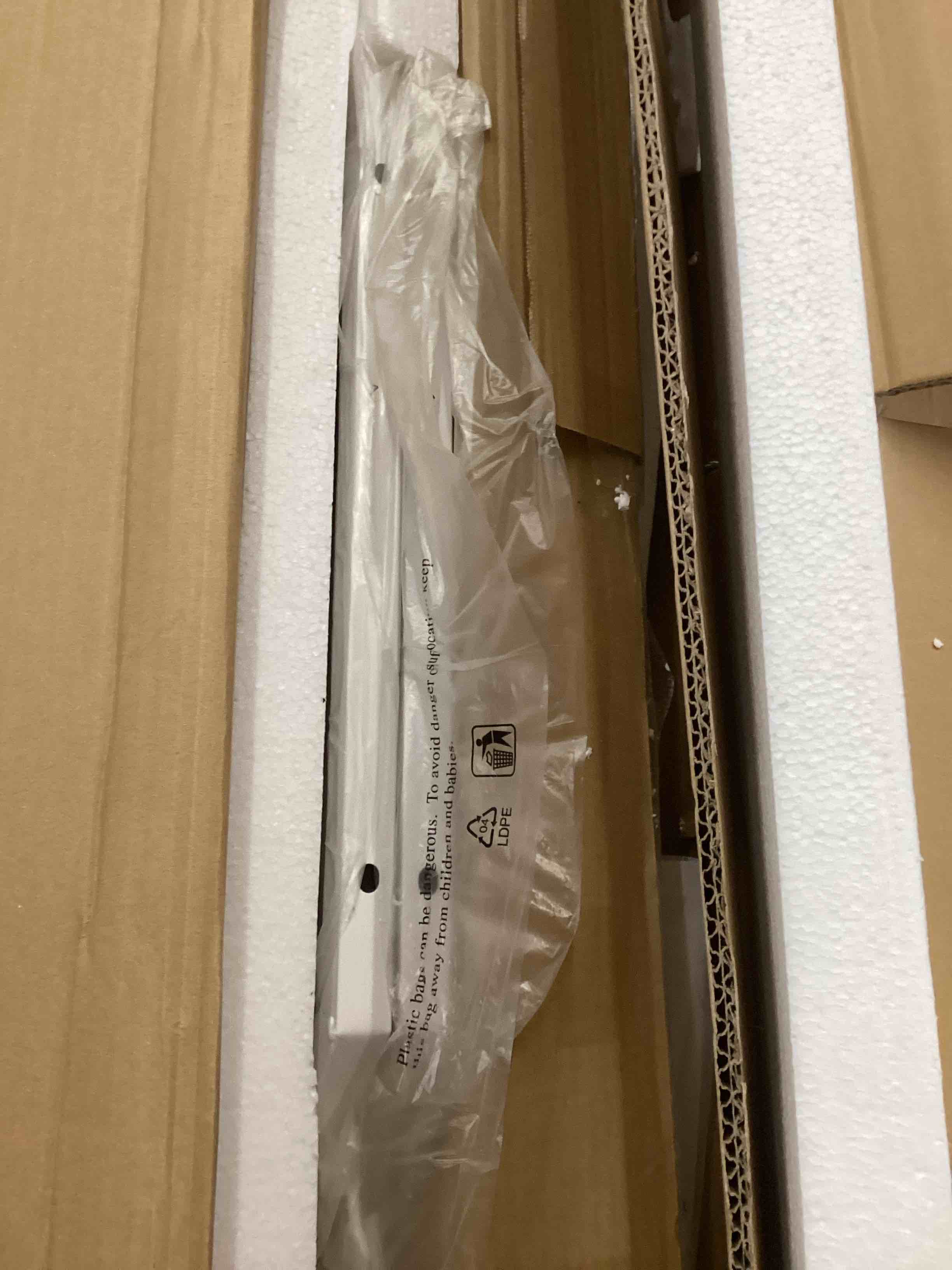 Condition photo showing Good Condition for LVB Round Dining Table, Modern Wood Metal Kitchen Table, Industrial Small Dinner Room Tables for 4 to 6 People, Circle Coffee Dining Room Tables for Home Kitchen Living Room,White Oak, 51 Inch