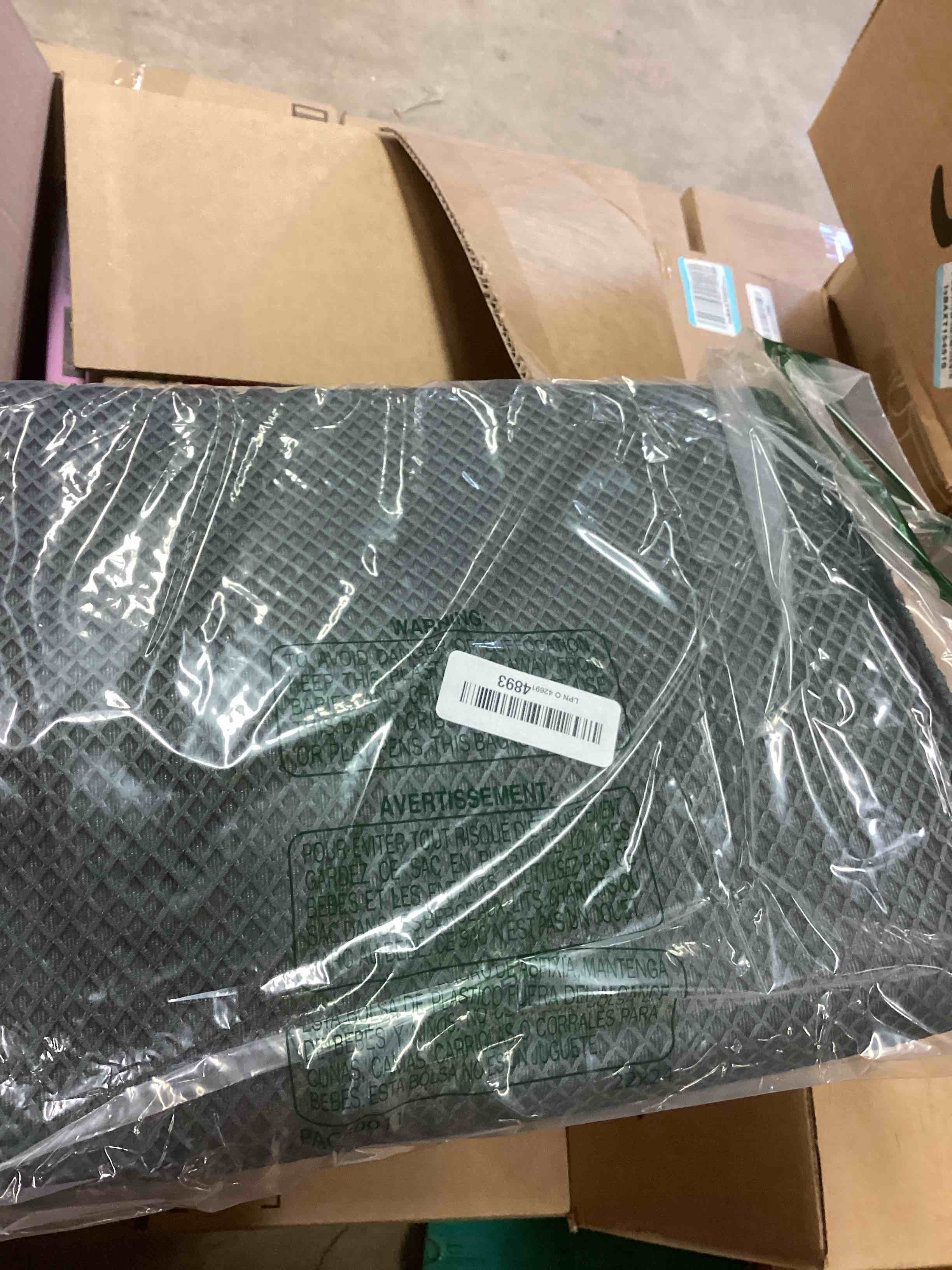 Condition photo showing New/Like New for REEZEIVI Shower Seat Cushion with Non-Slip Silicone Bottom,Soft 4D Mesh Fabric,Bathtub Chair Pad for Elderly,Quick Drying and Washable Shower Seat Mat, Design for Elderly, Senior, Handicap,Disabled grey-green