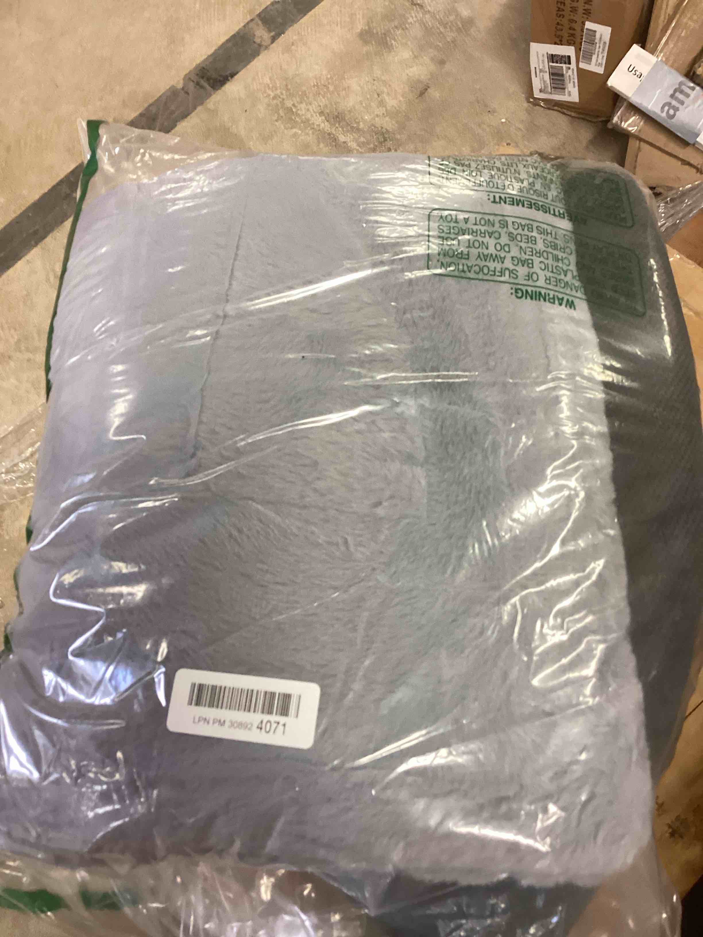 Condition photo showing New/Like New for Amazon Basics Cat Cave Bed, 2-in-1 Foldable House for Indoor Cats, with Washable Cushion and Non-Slip Base, 15 x 15 Inches, Small S-15"×15"×15"