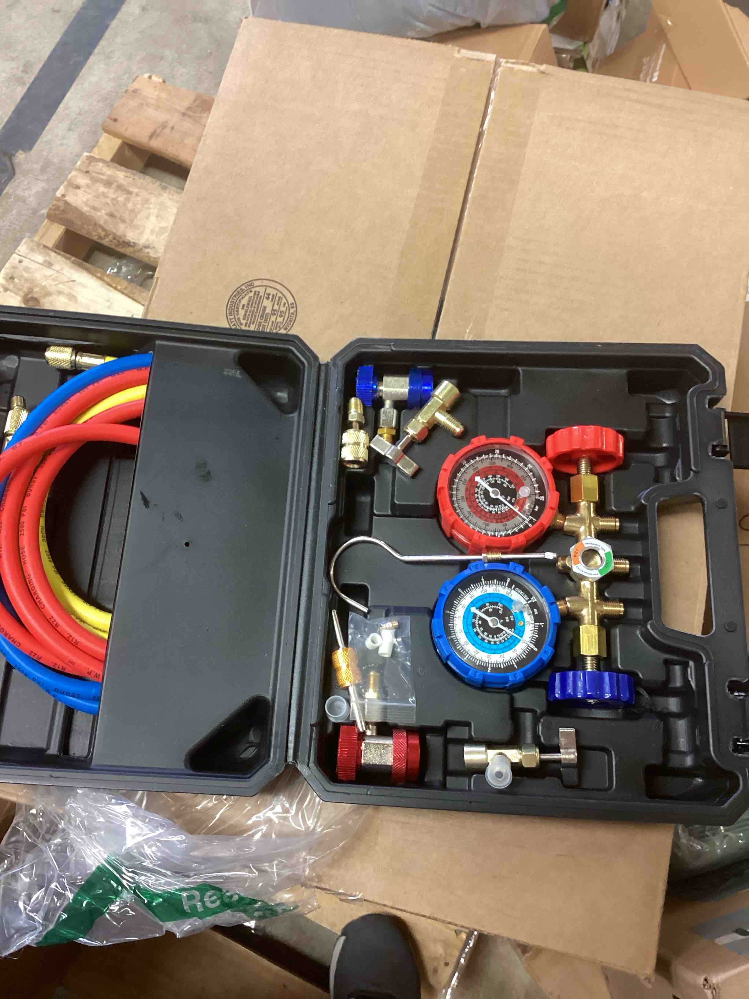 Condition photo showing New/Like New for GEARLAST Digital HVAC Manifold Gauge Set, 3 Way AC Refrigerant Pressure Gauge for R134 R22 R12 R502, Recharge & Recovery Professional Automotive & Air Conditioning Tool Kit with Hoses