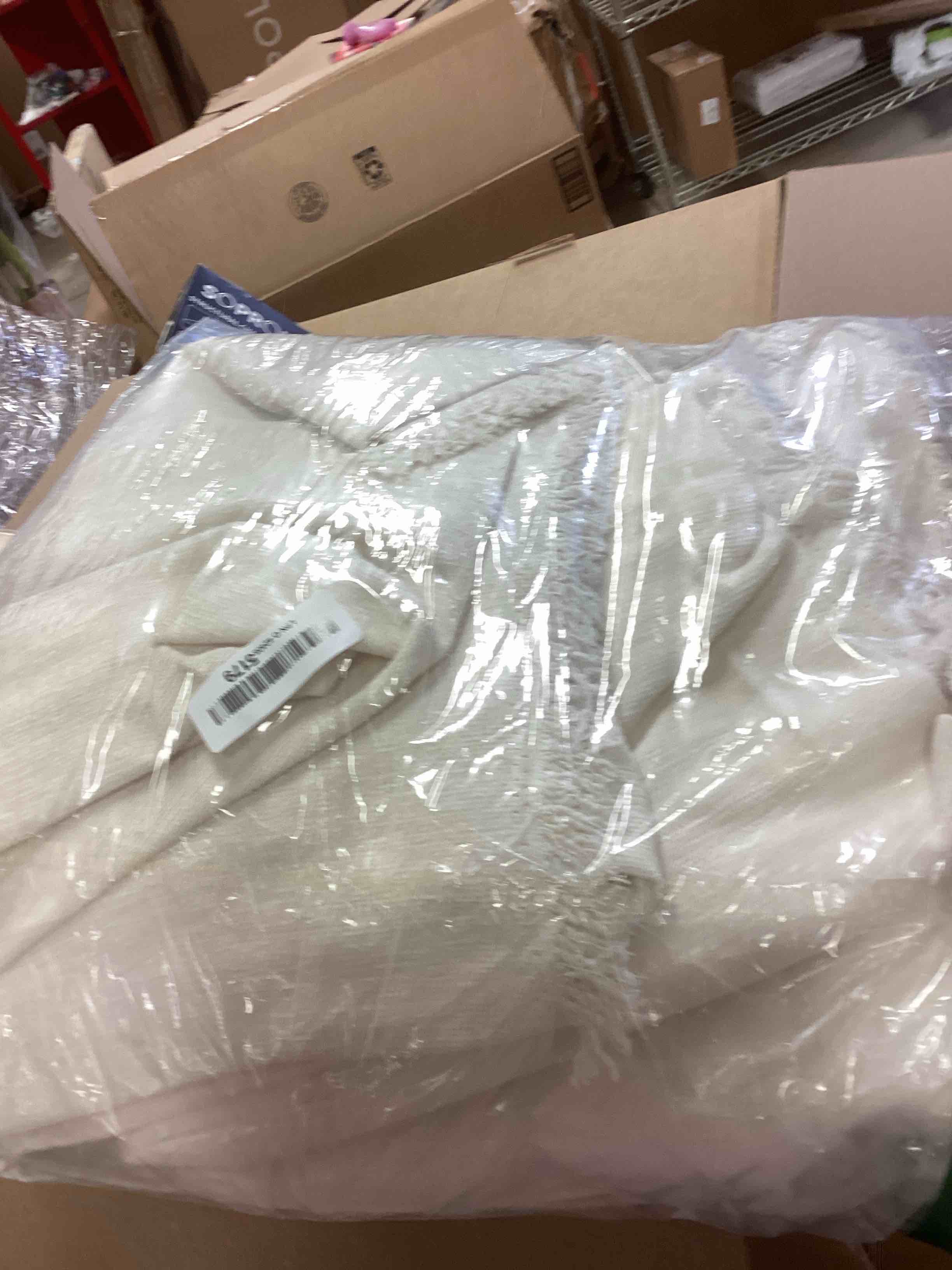 Condition photo showing Good Condition for MYSKY HOME Couch Cover 3 Cushion Sofa with Tassel, Chenille Sofa Covers Couch Covers, Slipcovers for Sectional l Shaped Dogs Protector Furniture Covers, 91" X150", Beige 91" x 150" Tassels Edge-beige