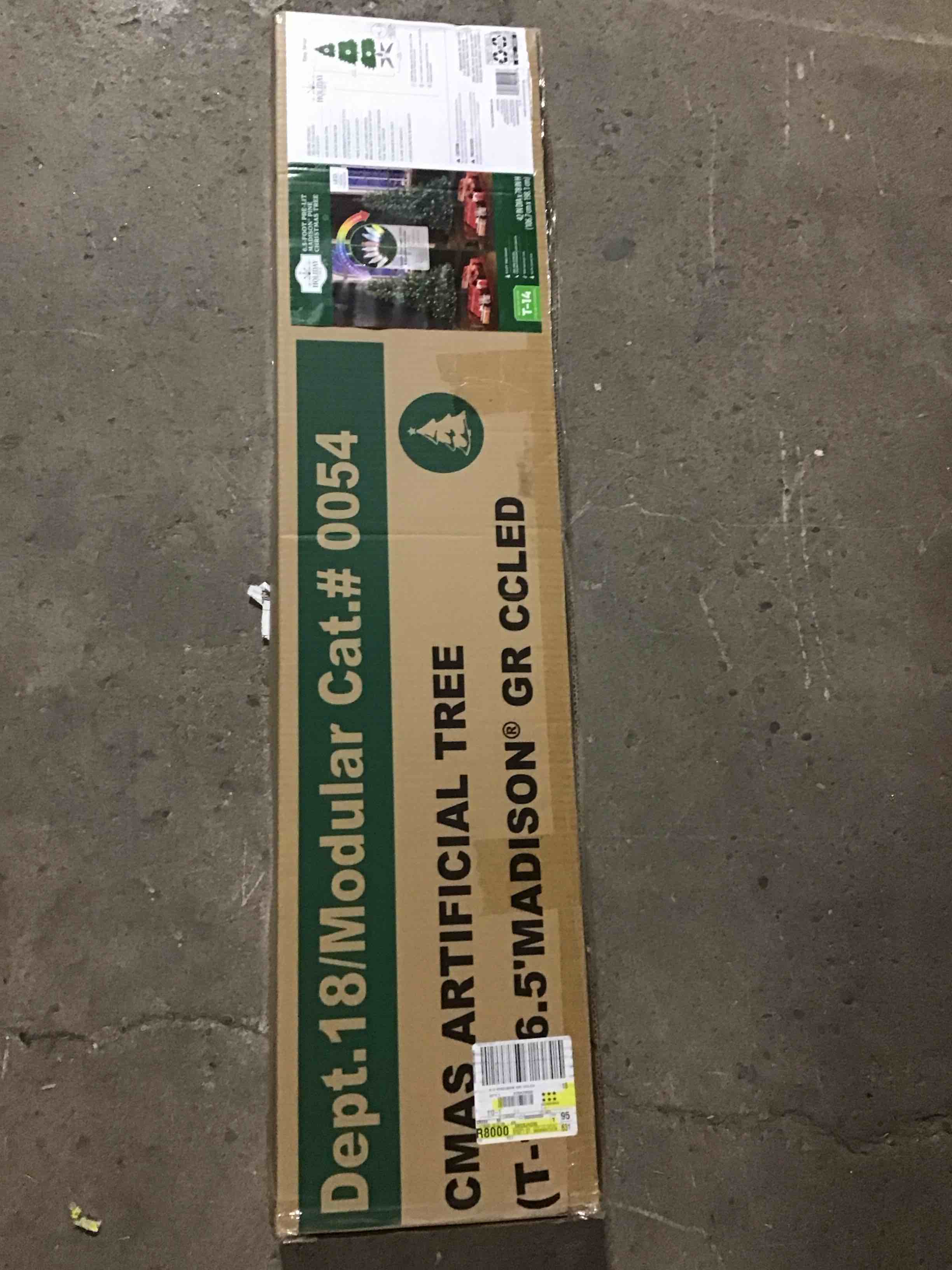 National Tree Company 6.5 ft Pre-Lit North Valley Spruce Artificial Christmas Tree, 450 Clear Lights, 816 Tips, Includes Stand, Green Visit the National Tree Company Store