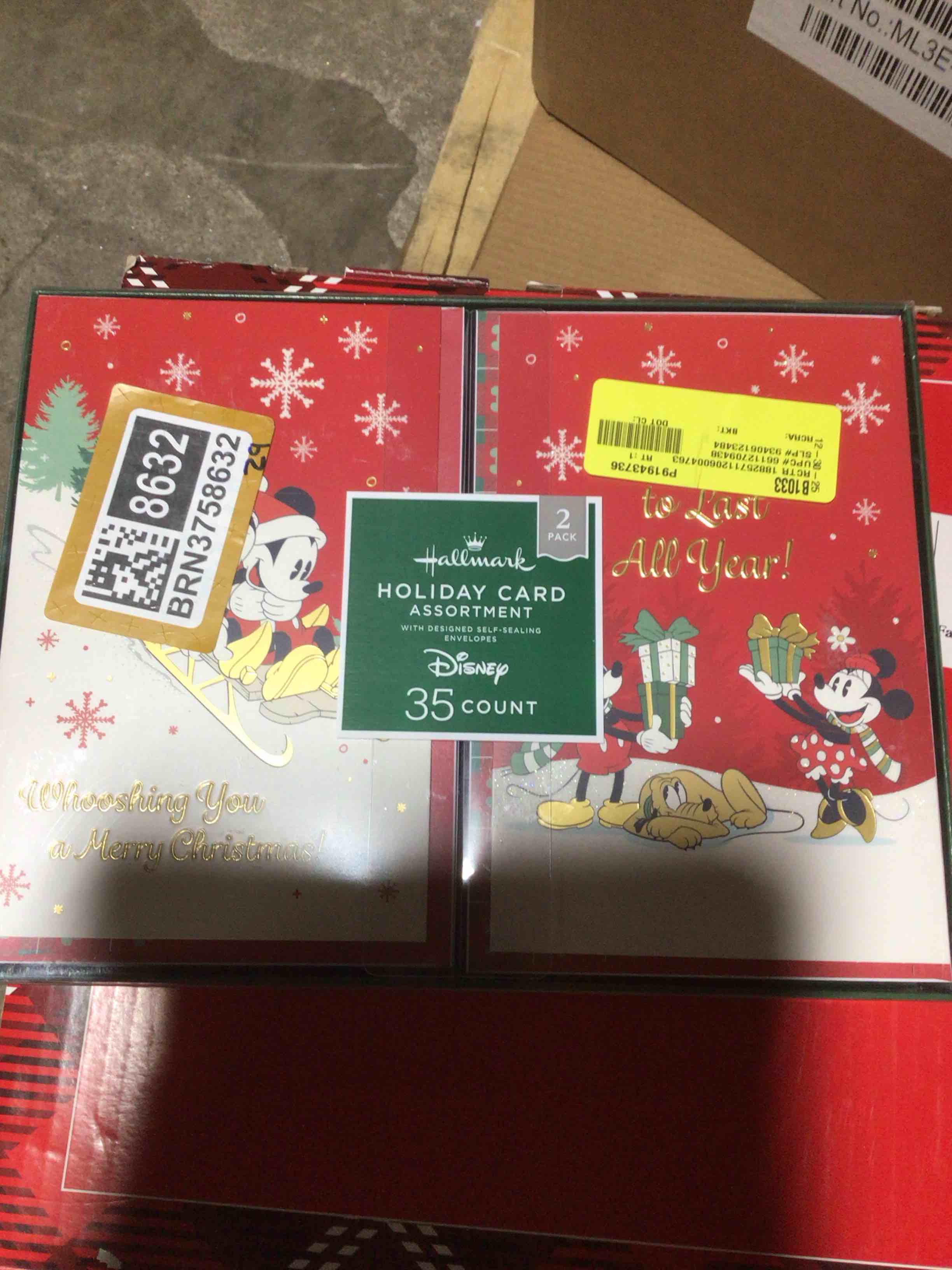 disney mickey hallmark 35 count of holiday cards with self sealing envelopes