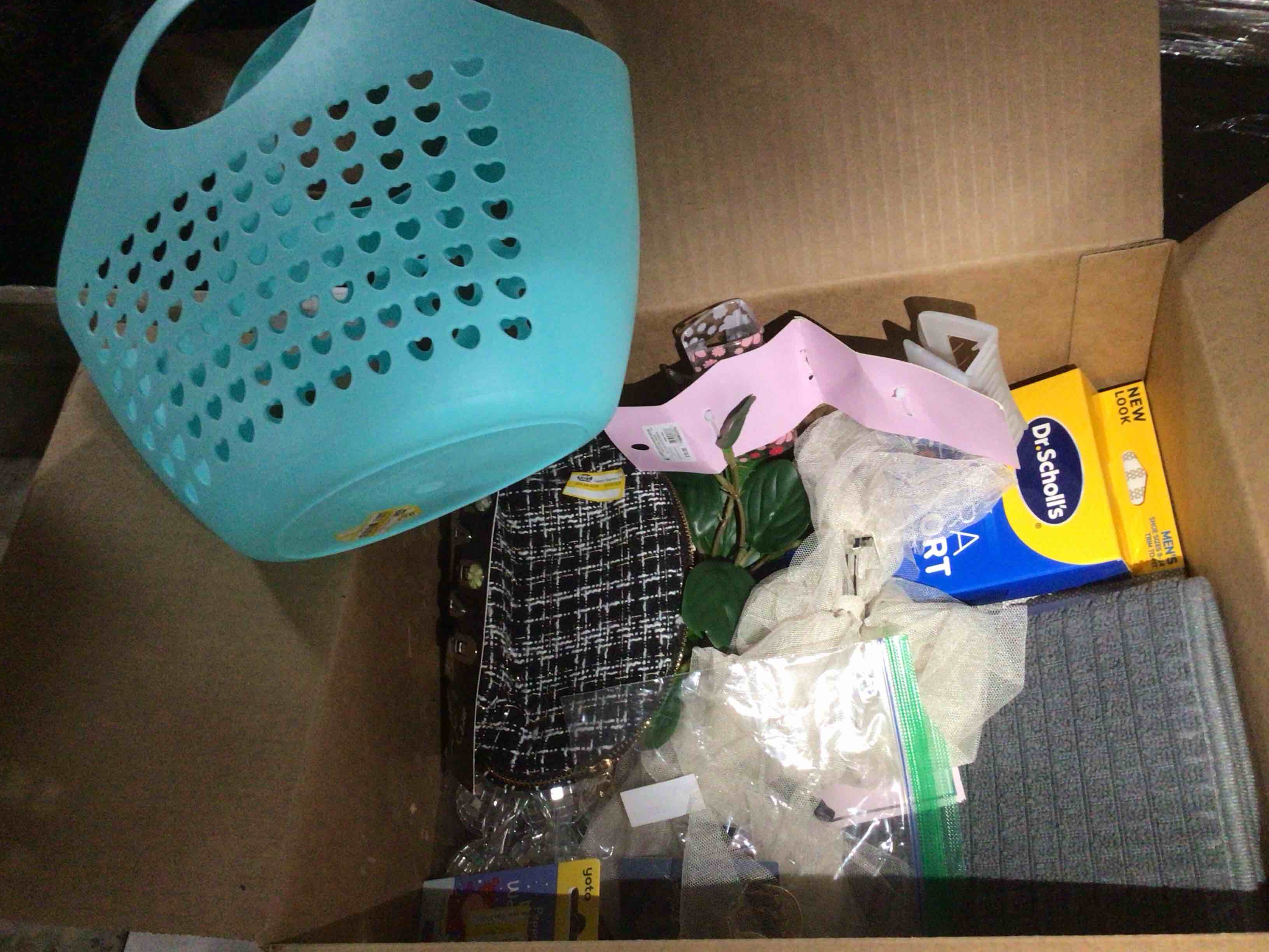 Condition photo showing Good Condition for box lot of miscellaneous items 