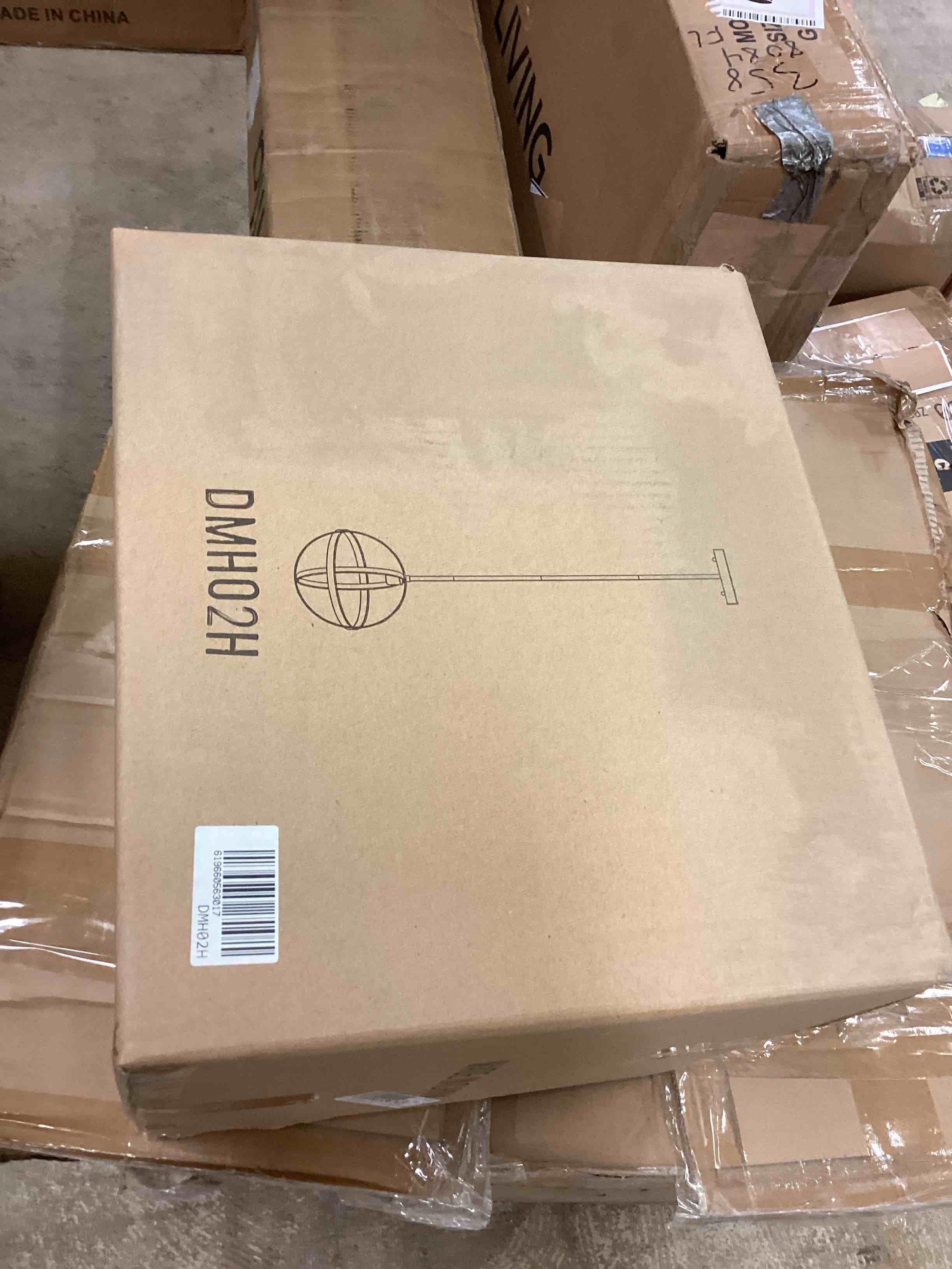 Condition photo showing New/Like New for oil rubbed bronze 1-bulb 9.45" h outdoor hanging (color different from stock photo)