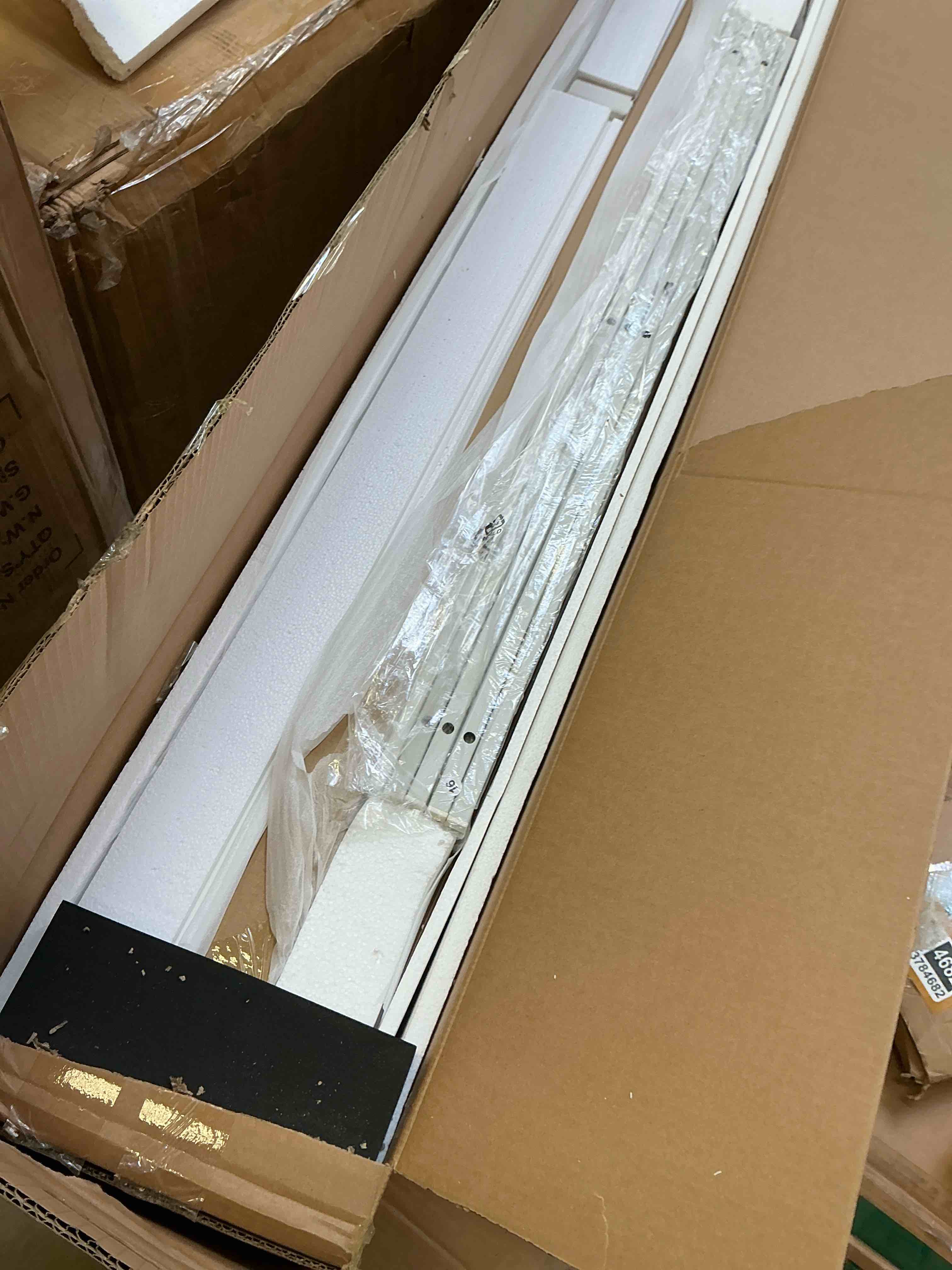 https://s3.amazonaws.com/lotting-images-prod/bidfta/BRN3784686_1785519889159.jpeg