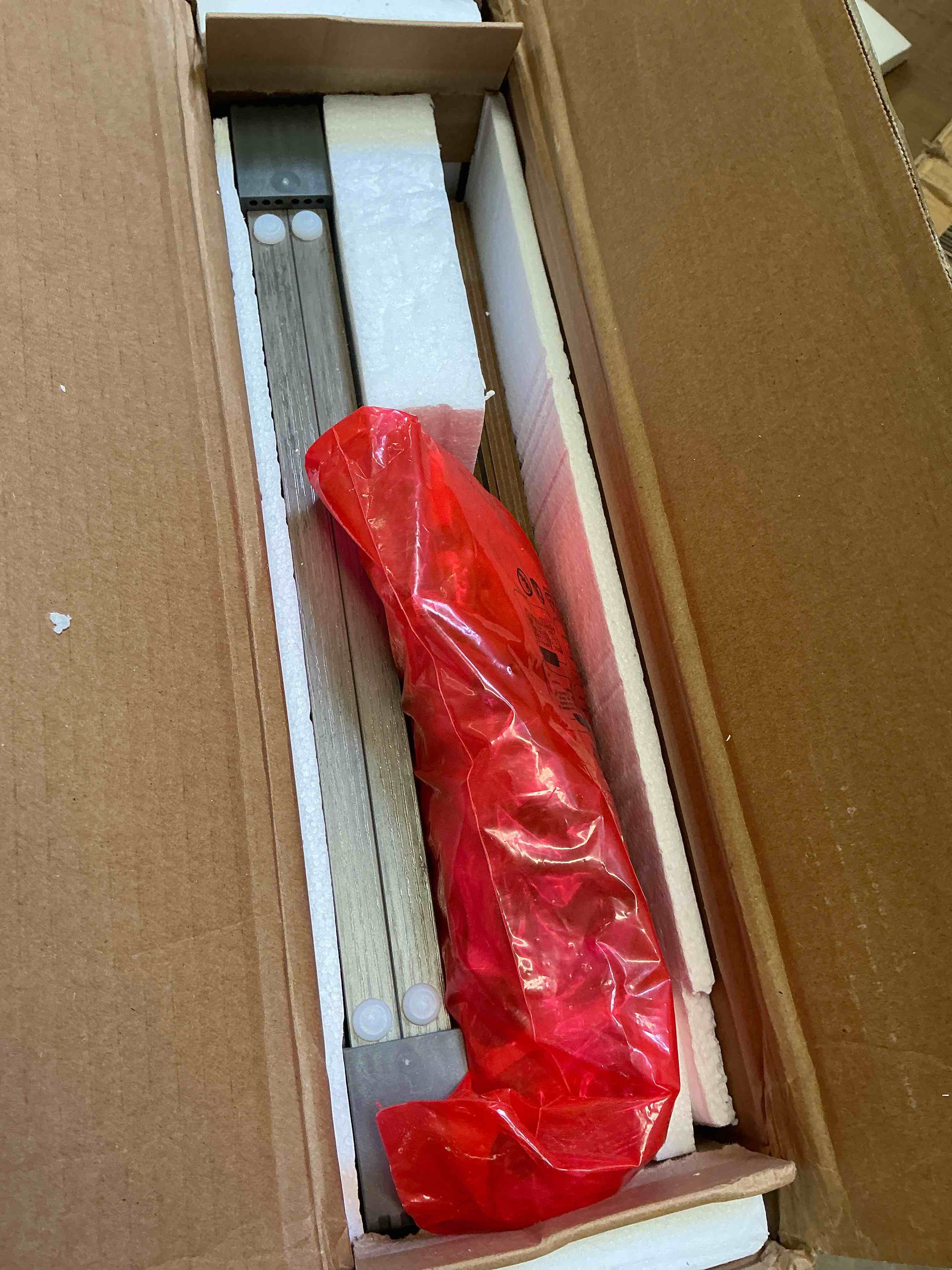 https://s3.amazonaws.com/lotting-images-prod/bidfta/BRN3784695_1785526072525.jpeg